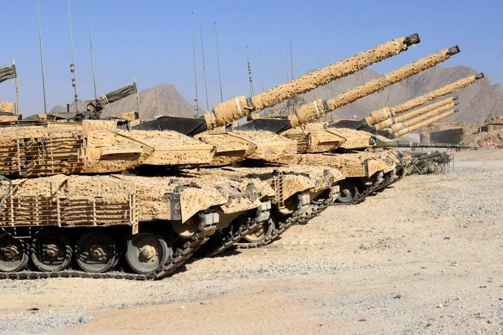 Canadian Leopard 2A6M tanks at Kandahar, Afghanistan in 2008 r/TankPorn
