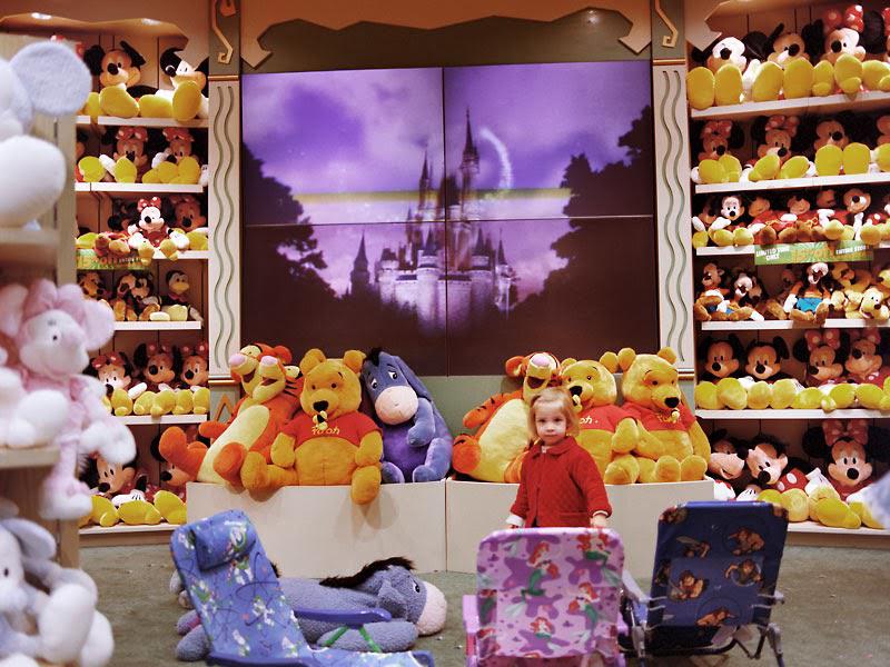 The SouthPark Mall(?) Disney store location in 2003! r/Cleveland
