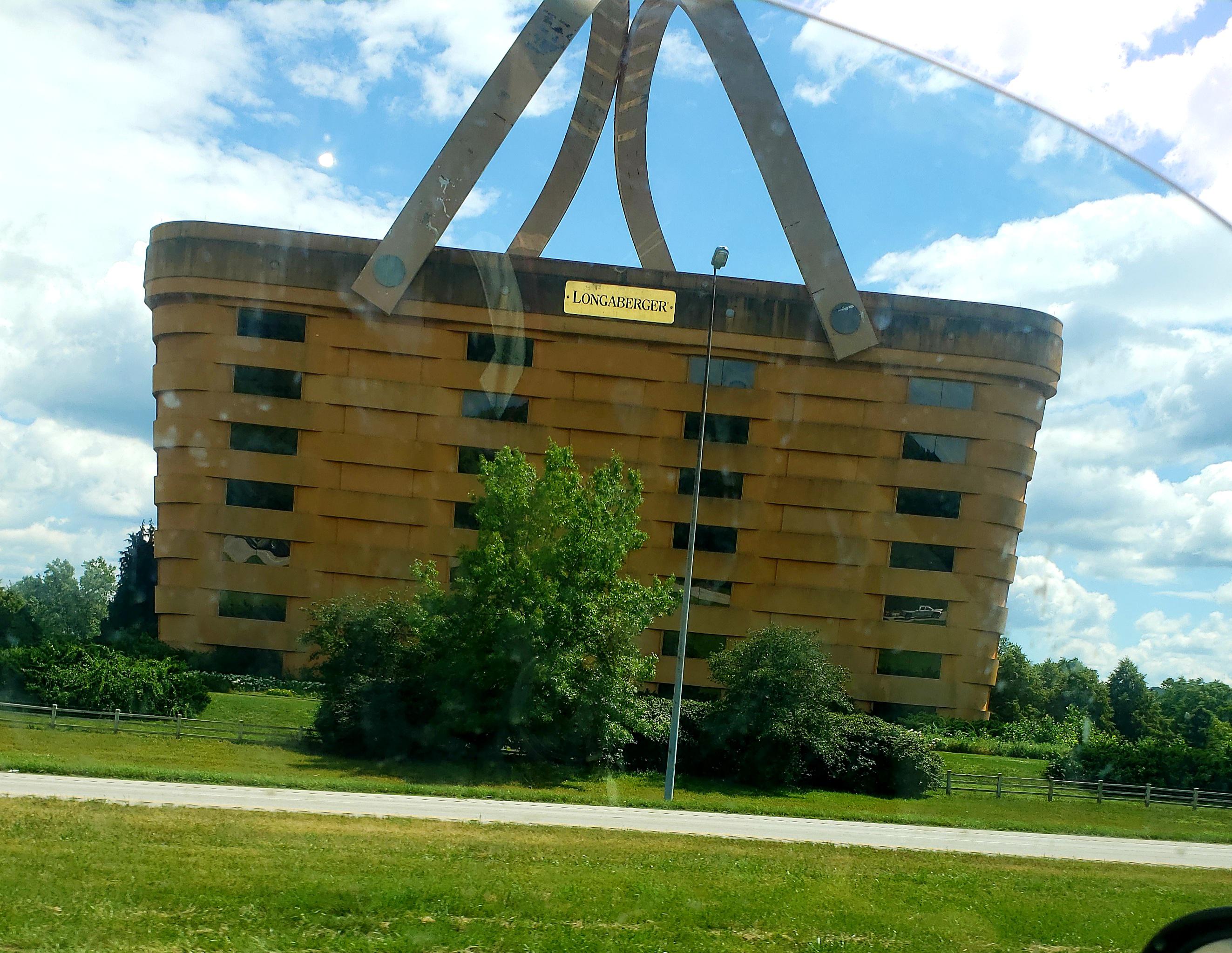 Abandoned basket shaped office building in central Ohio r/UrbanHell