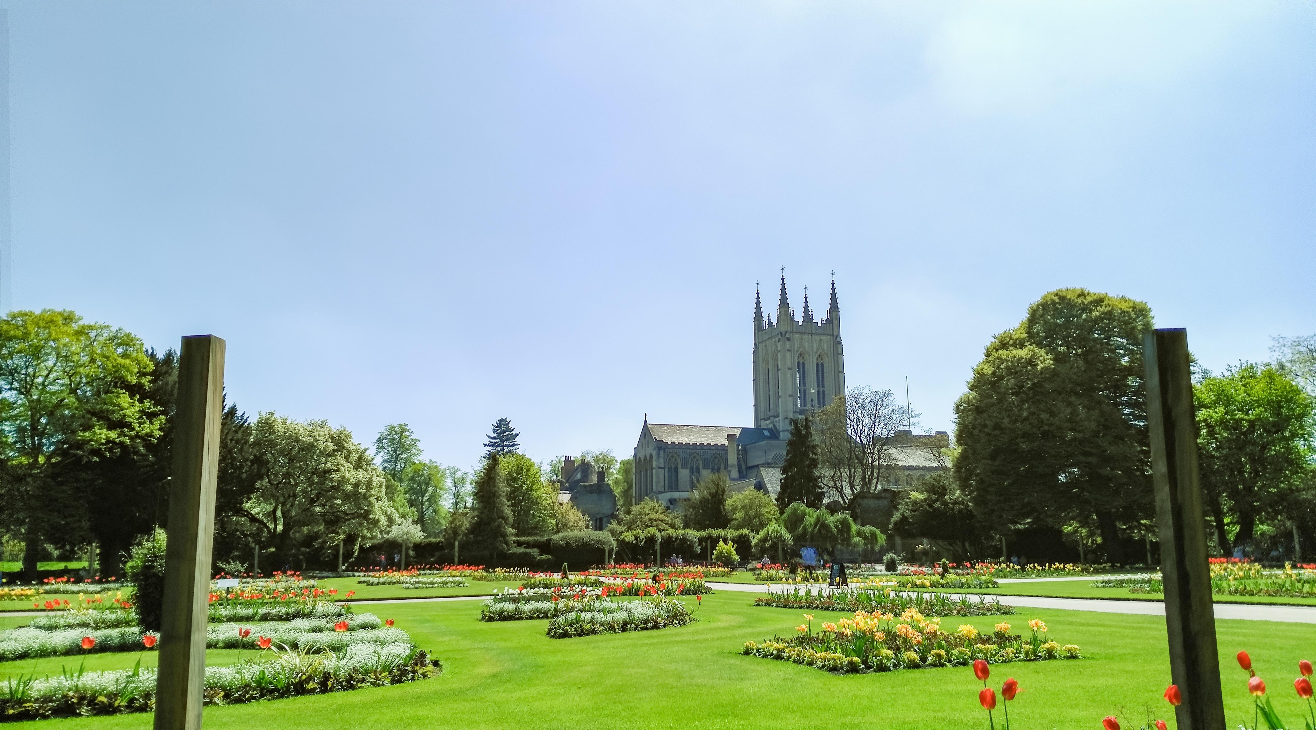 Abbey Gardens in Bury St. Edmunds (East Anglia) [1920 x 1080] r/CasualUK
