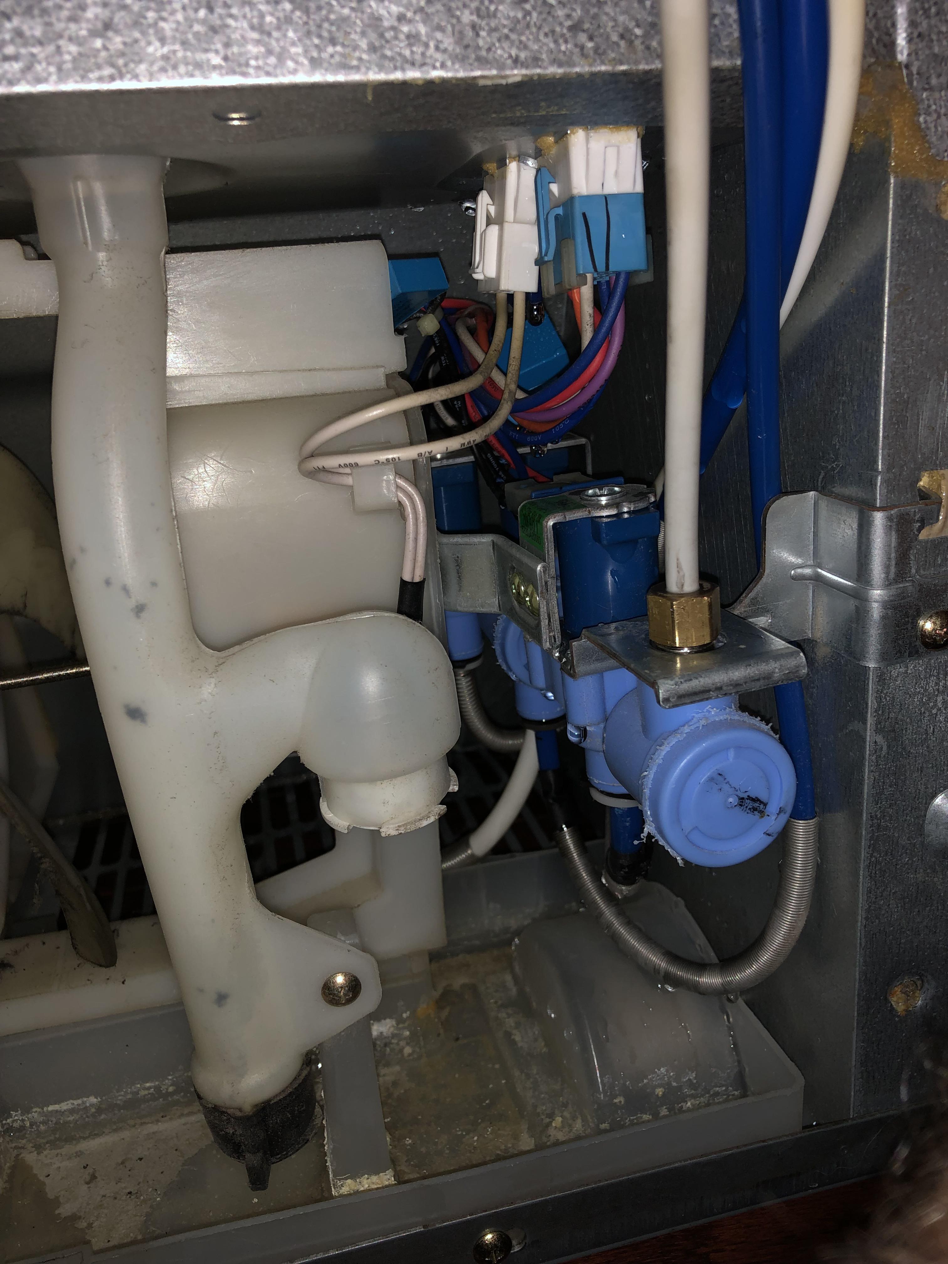 LG LSC26905TT Water Leaking from Blue Clip at Top of Photo r/refrigeration