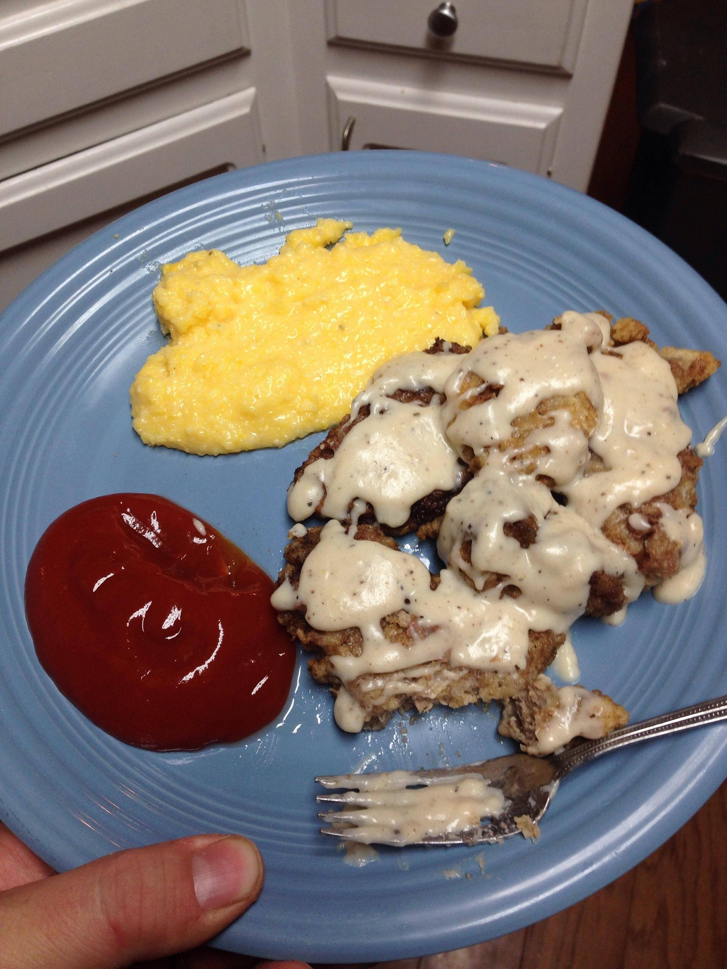 “Chicken fried” venison with gravy and cheese grits r/drunkencookery