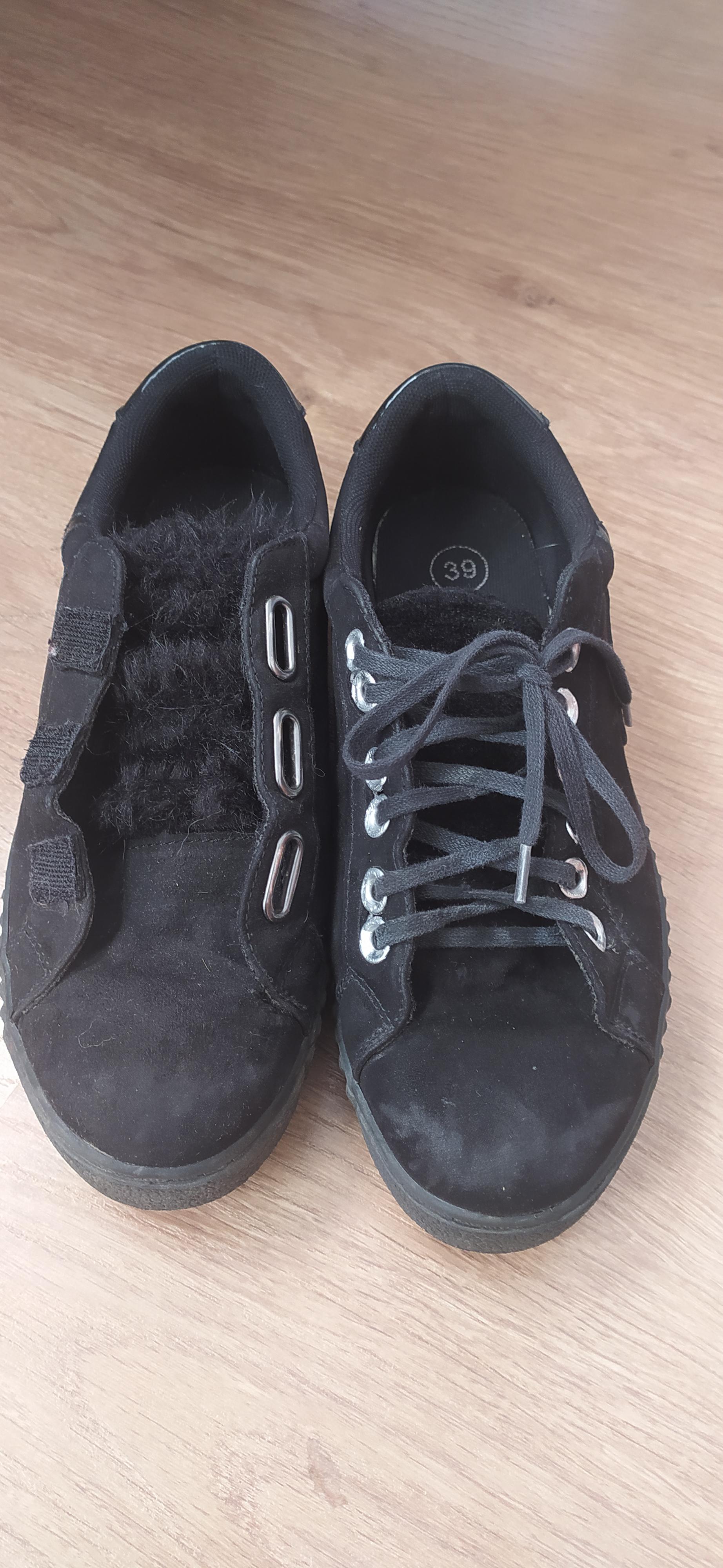 These shoes used to have velcro straps that I hated. I took some