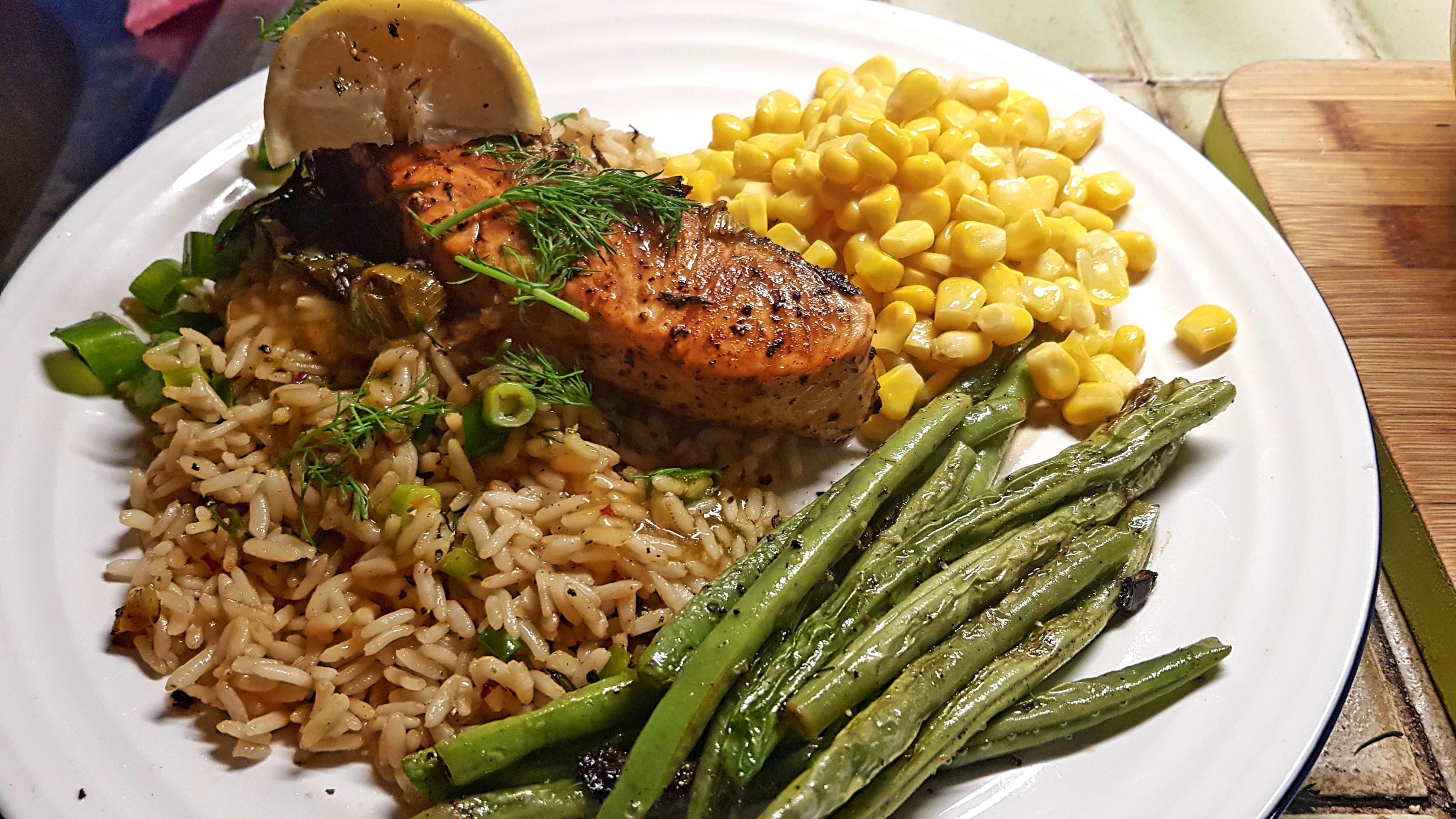 [Homemade] pan fried salmon, rice and veg. r/food