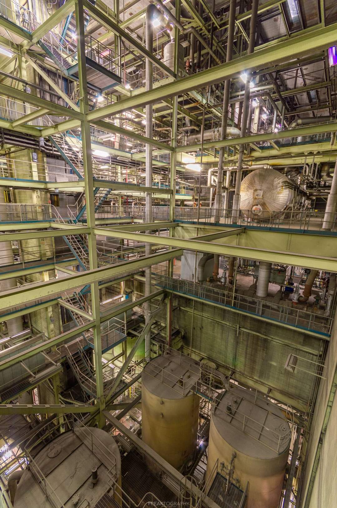 Nanticoke Generating Station, Ontario Canada. Since demolished (OC) 1364x2048 r/OntarioAbandoned