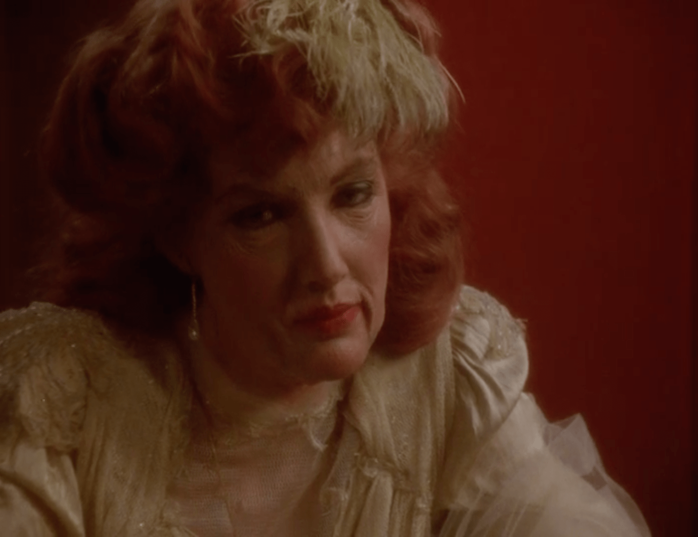O'Toole (in aged makeup) as Lola, the showgirl, in Barry