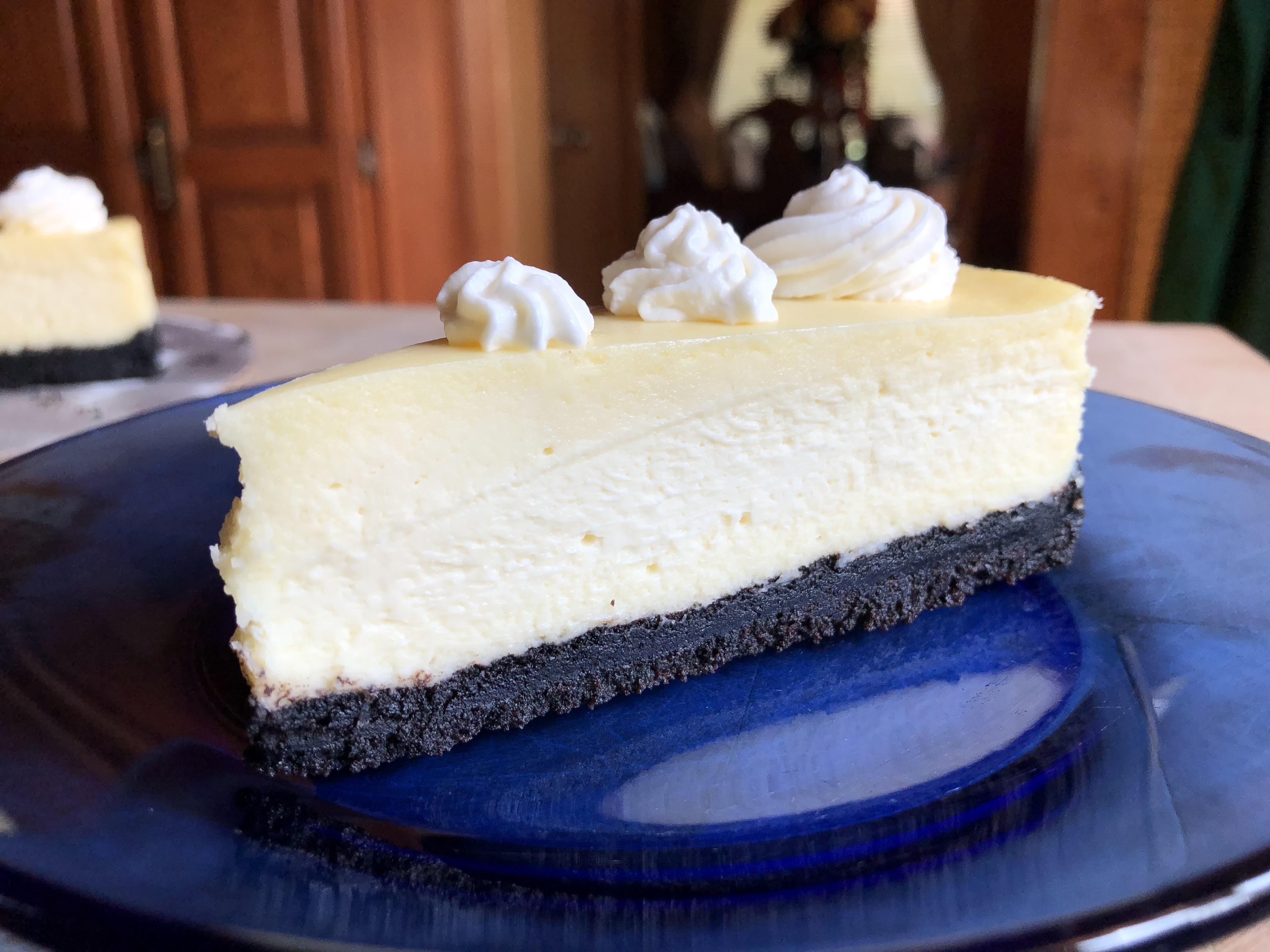Plain ol’ cheesecake with a thick, Famous Wafer crust. r/Baking