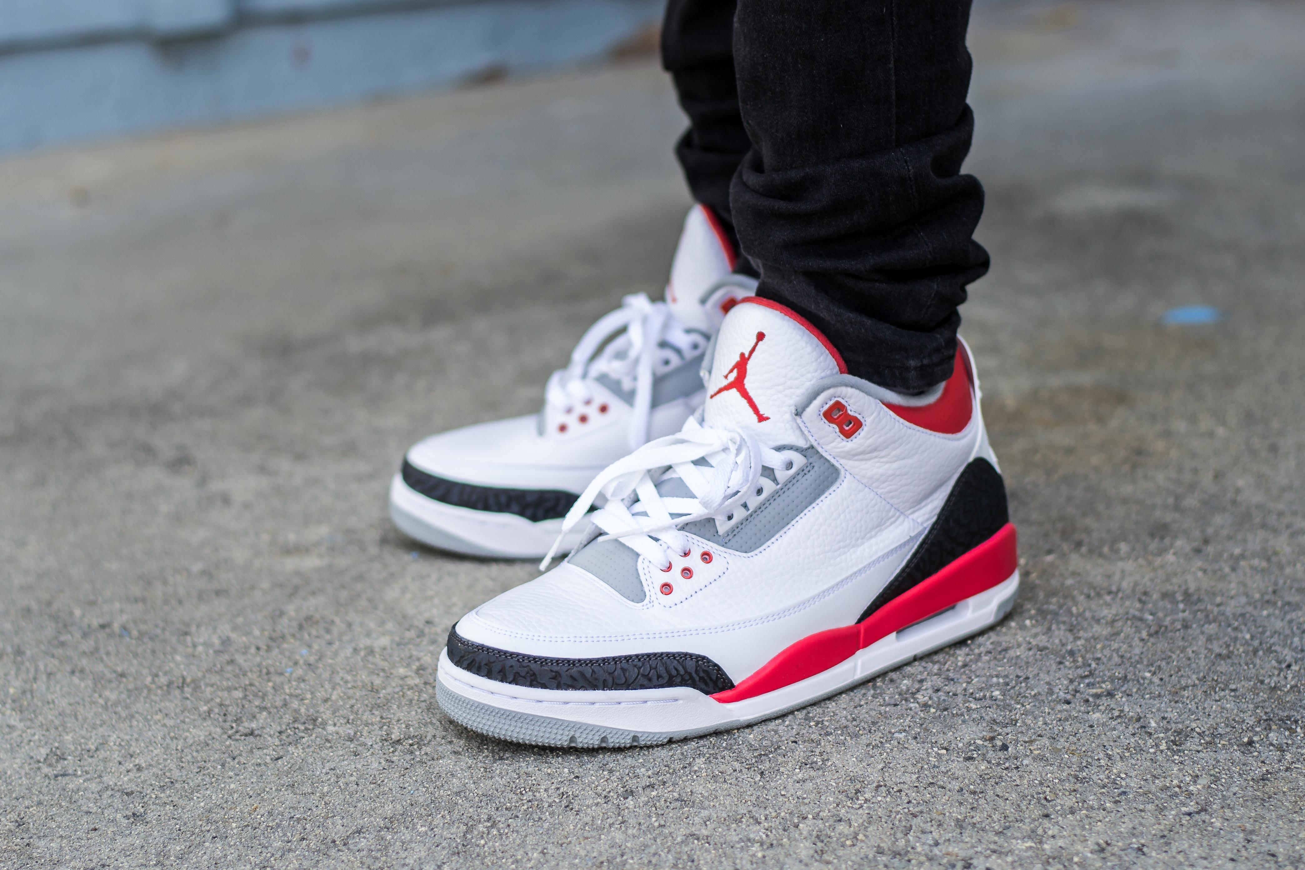 2013 Air Jordan 3 Fire Red r/Sneakers