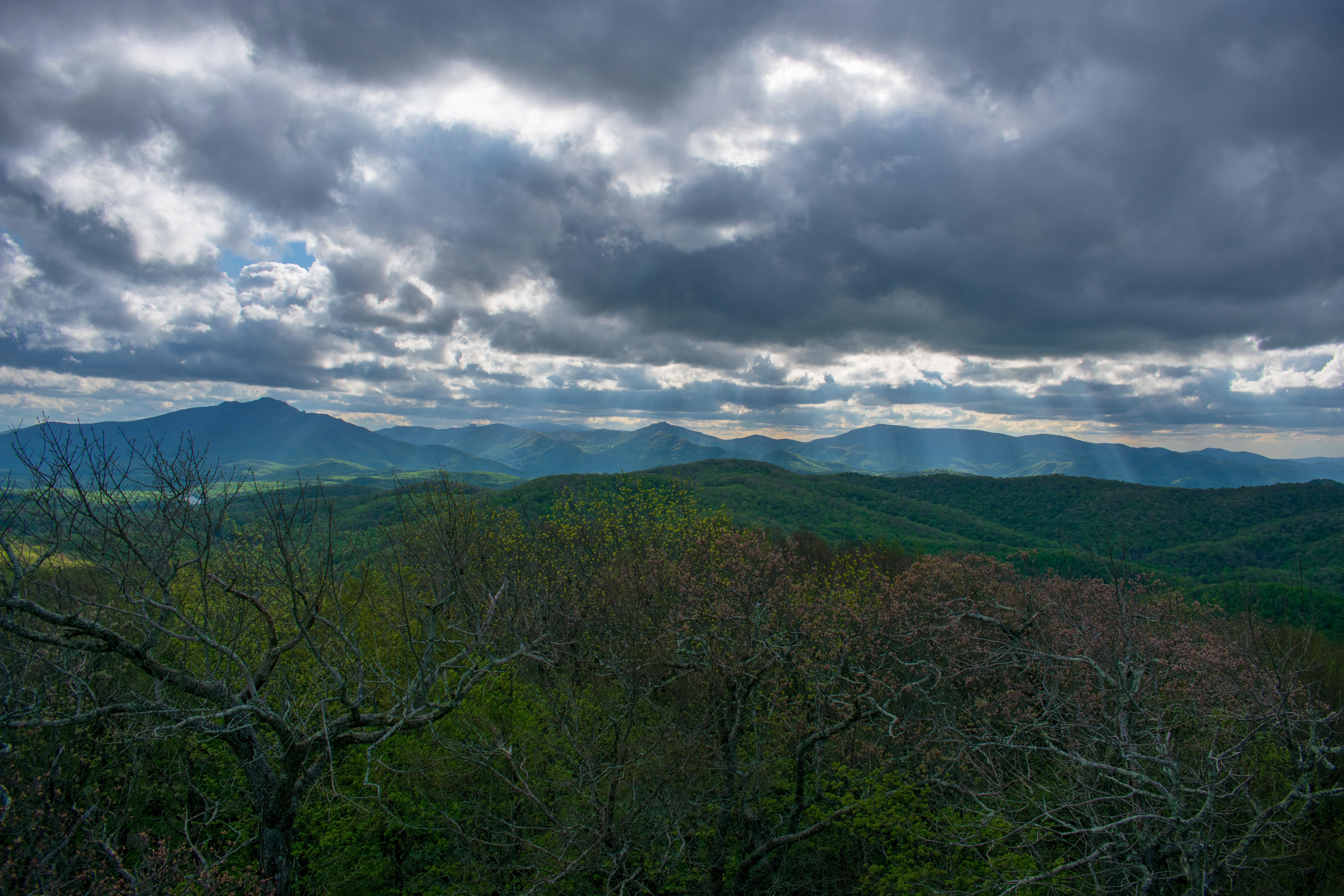 Grandfather mountain & Blue Ridge, NC, USA [OC][6000x4000] r/EarthPorn