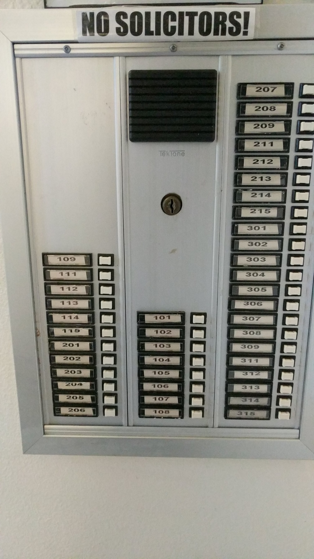 This call box arrangement : r/mildlyinfuriating