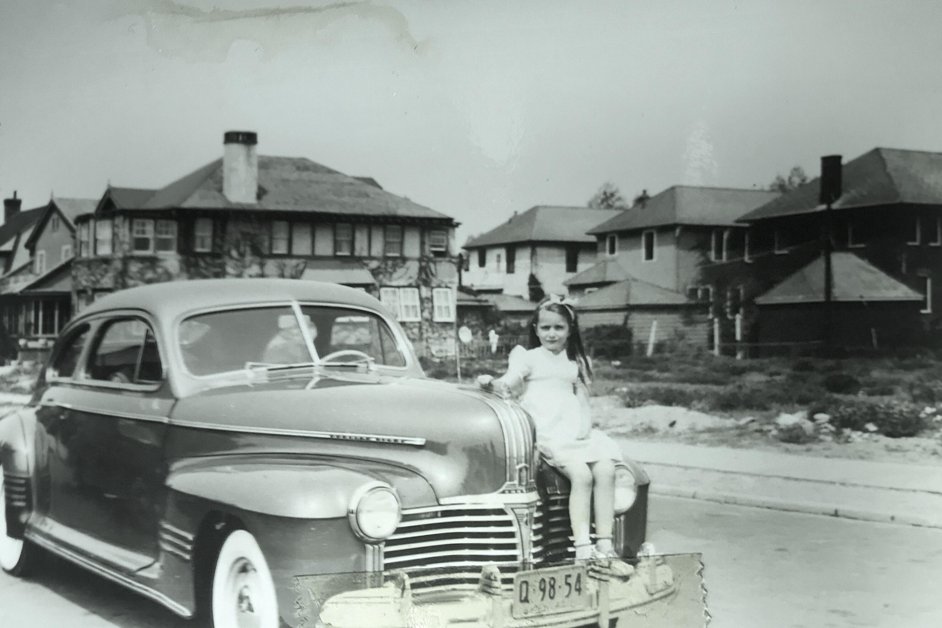 Help Identifying This American car in Poland, 1939? r/carporn