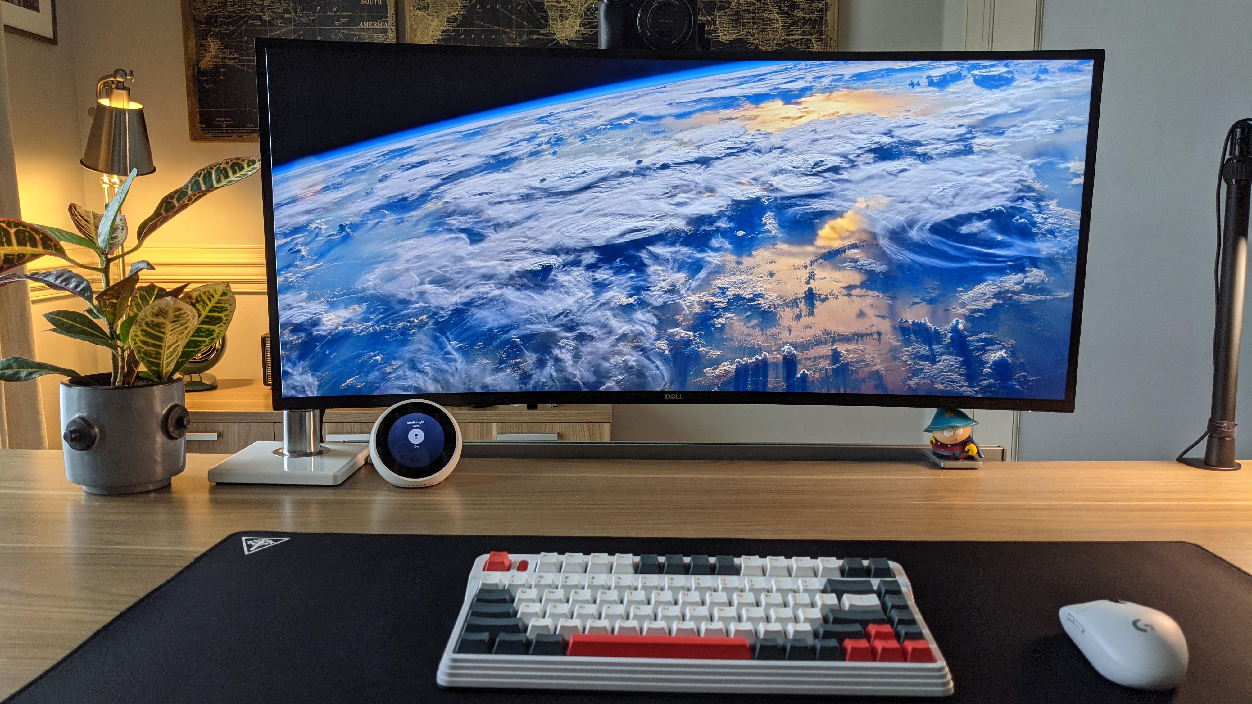 Dell u4021qw + Humanscale m8.1 setup complete