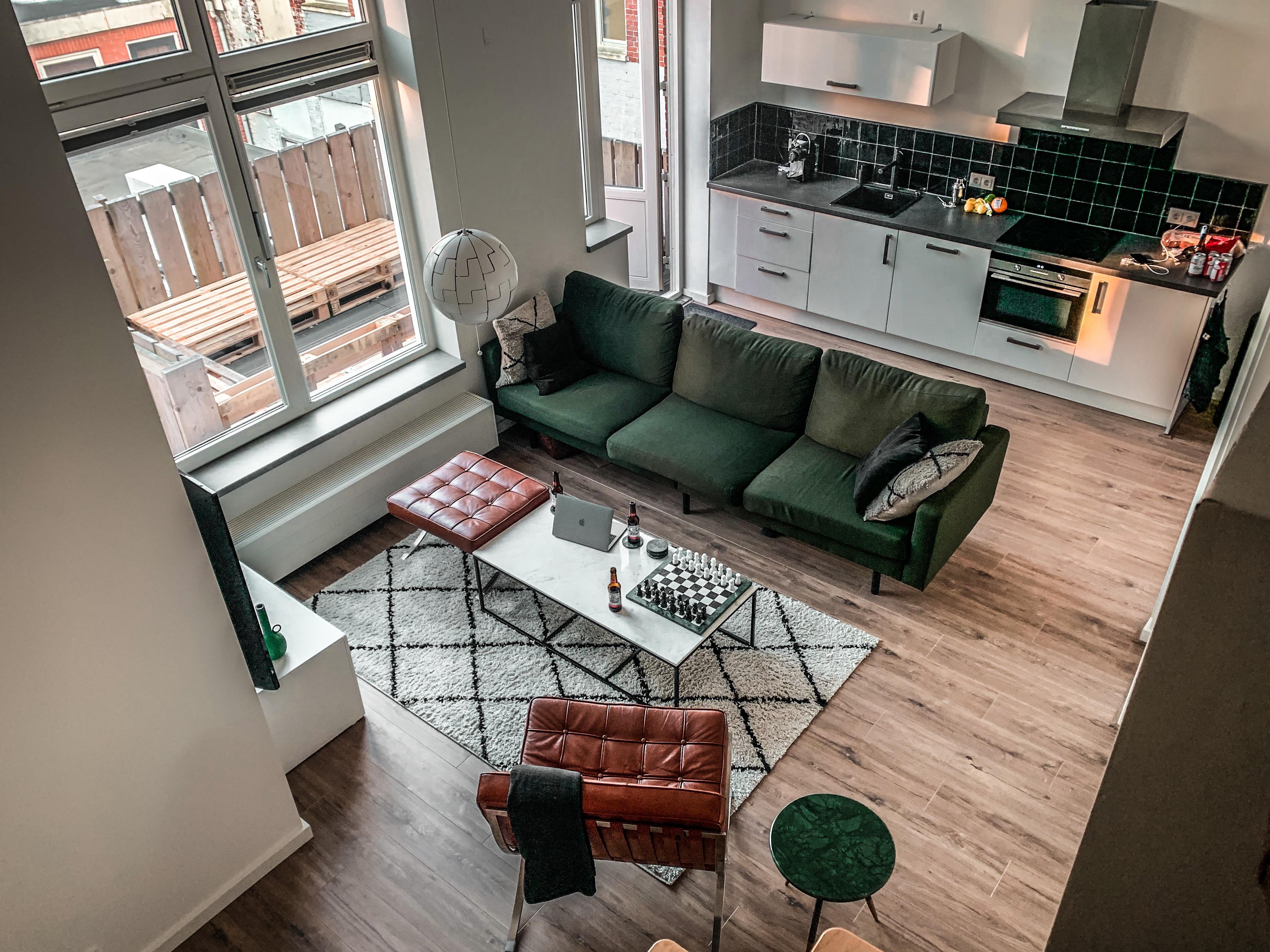 My friends new 1 bedroom apartment, what do you guys think? r