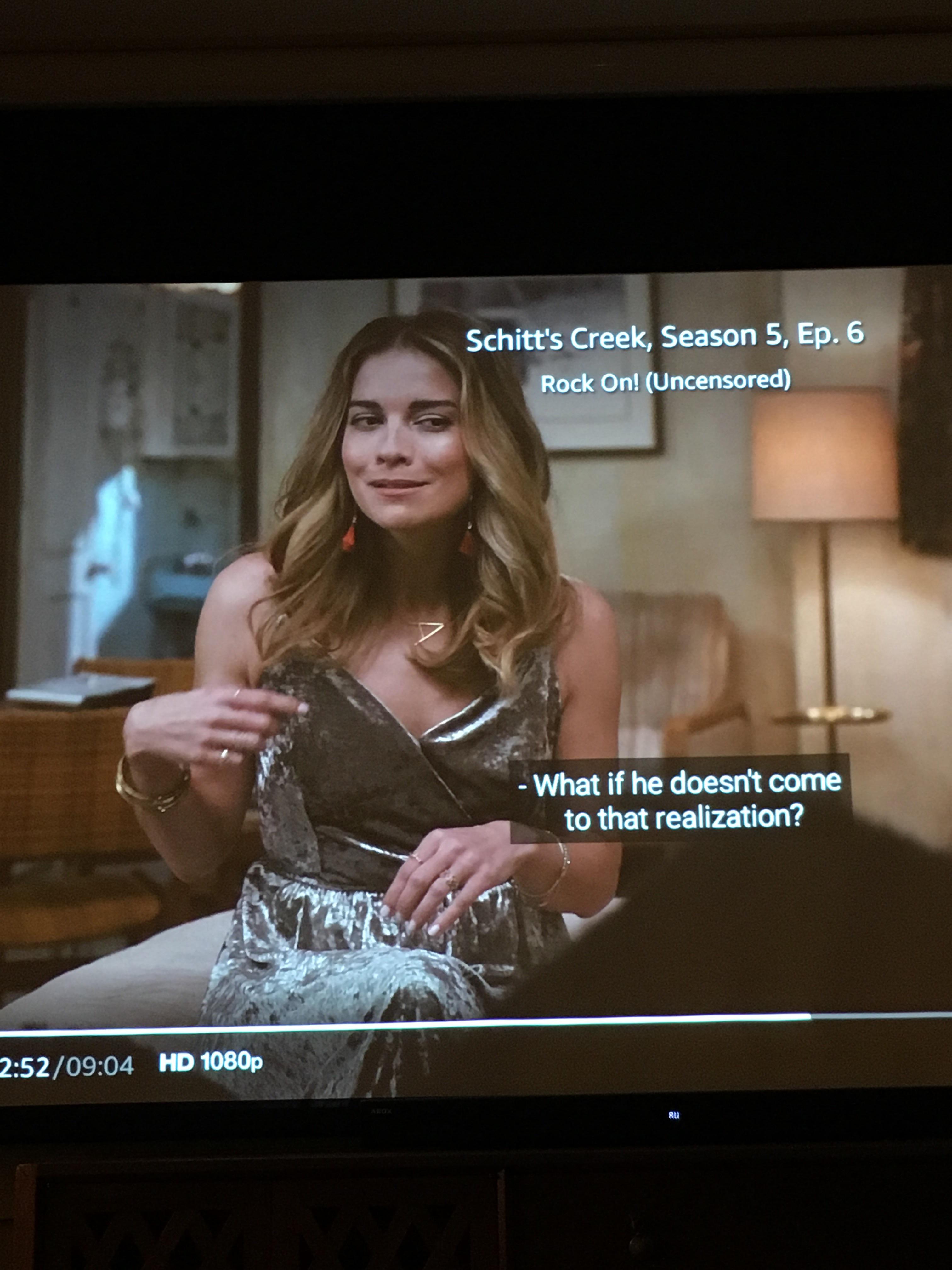 Alexis’ velvet dress from Schitt’s Creek s5 e6 r/findfashion