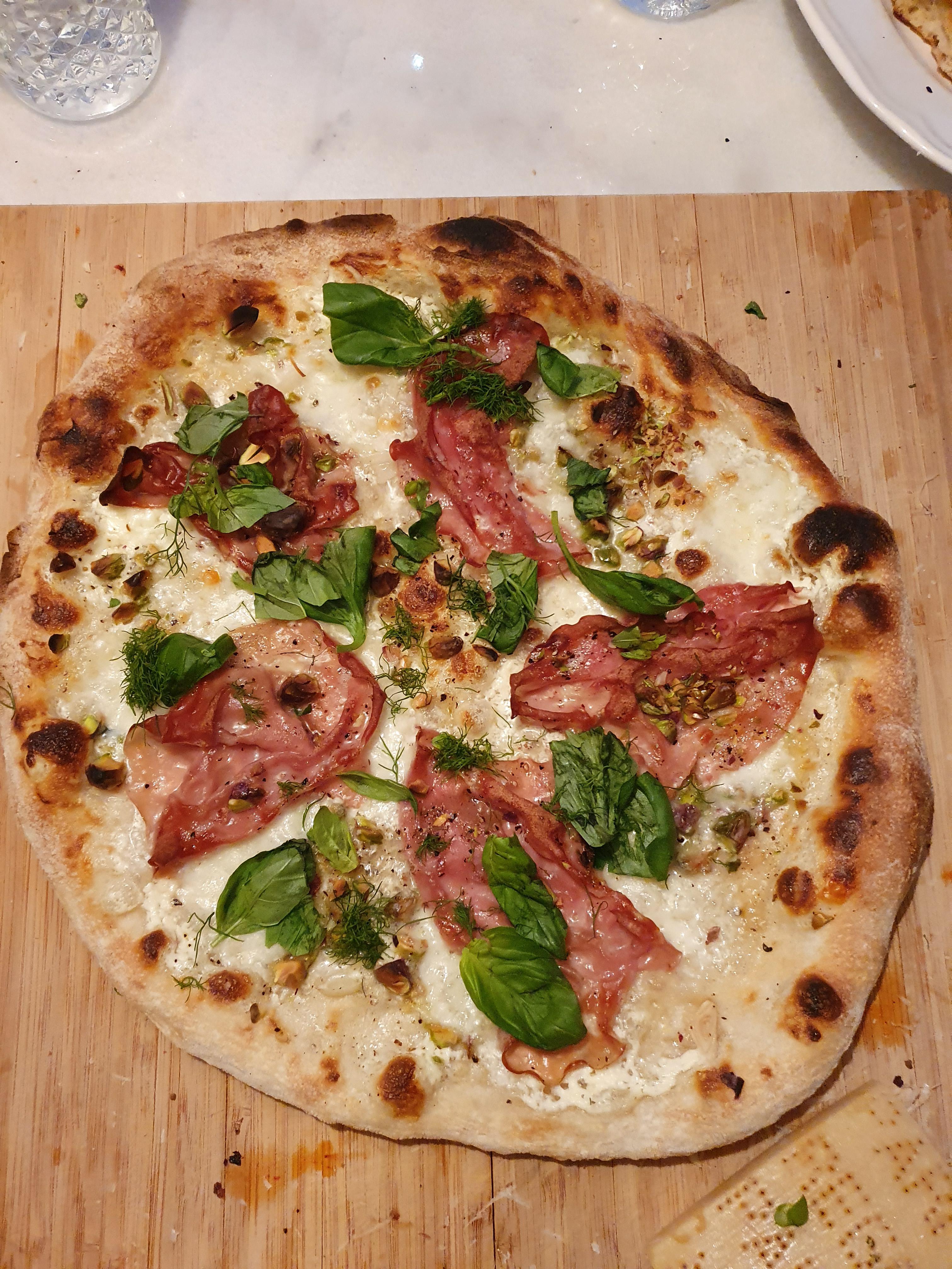 [Homemade] White Mortadella Pistachio Pizza r/food