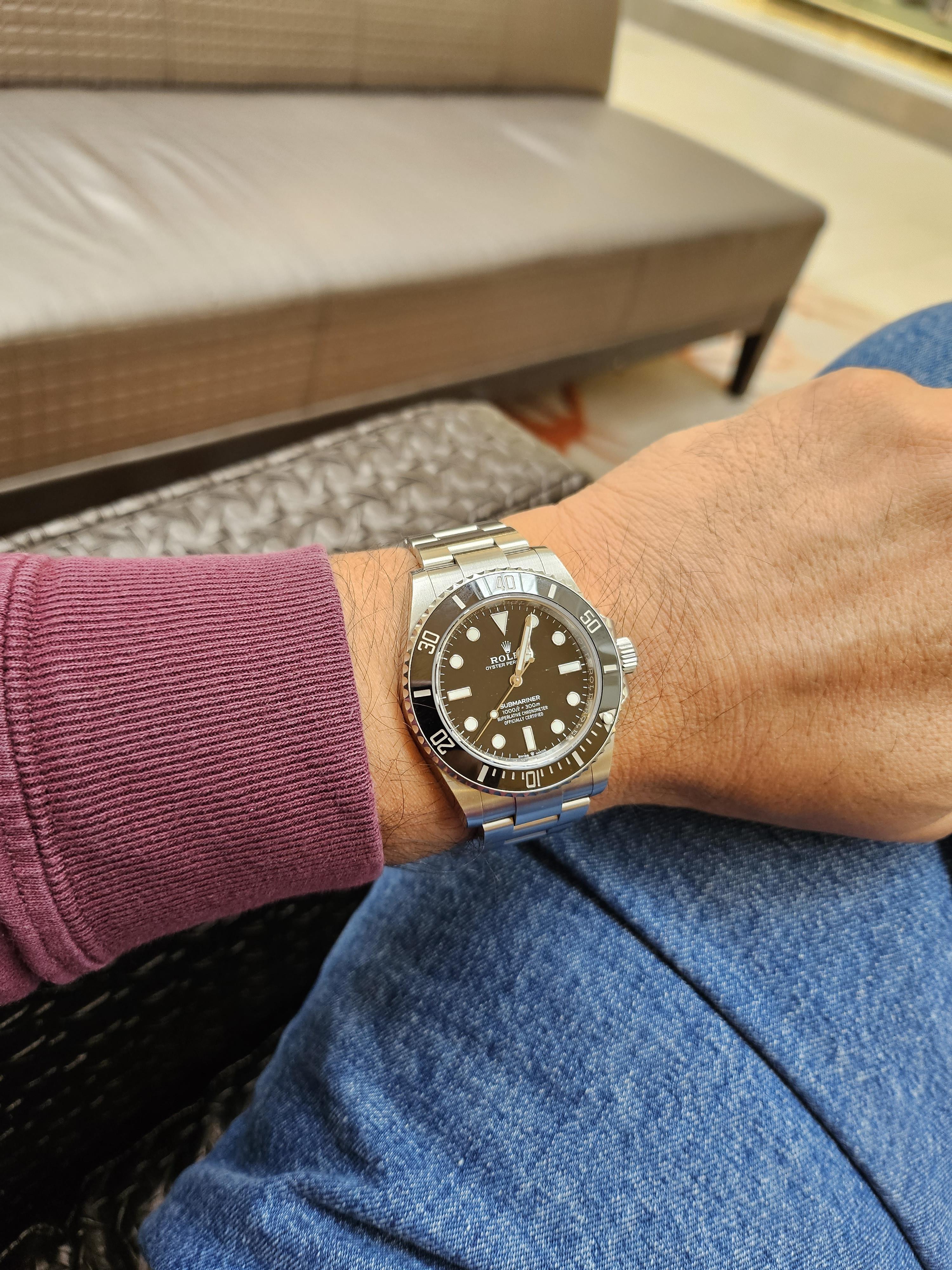 Who says you can't tell the date on a "no date" Rolex Submariner? r/rolex