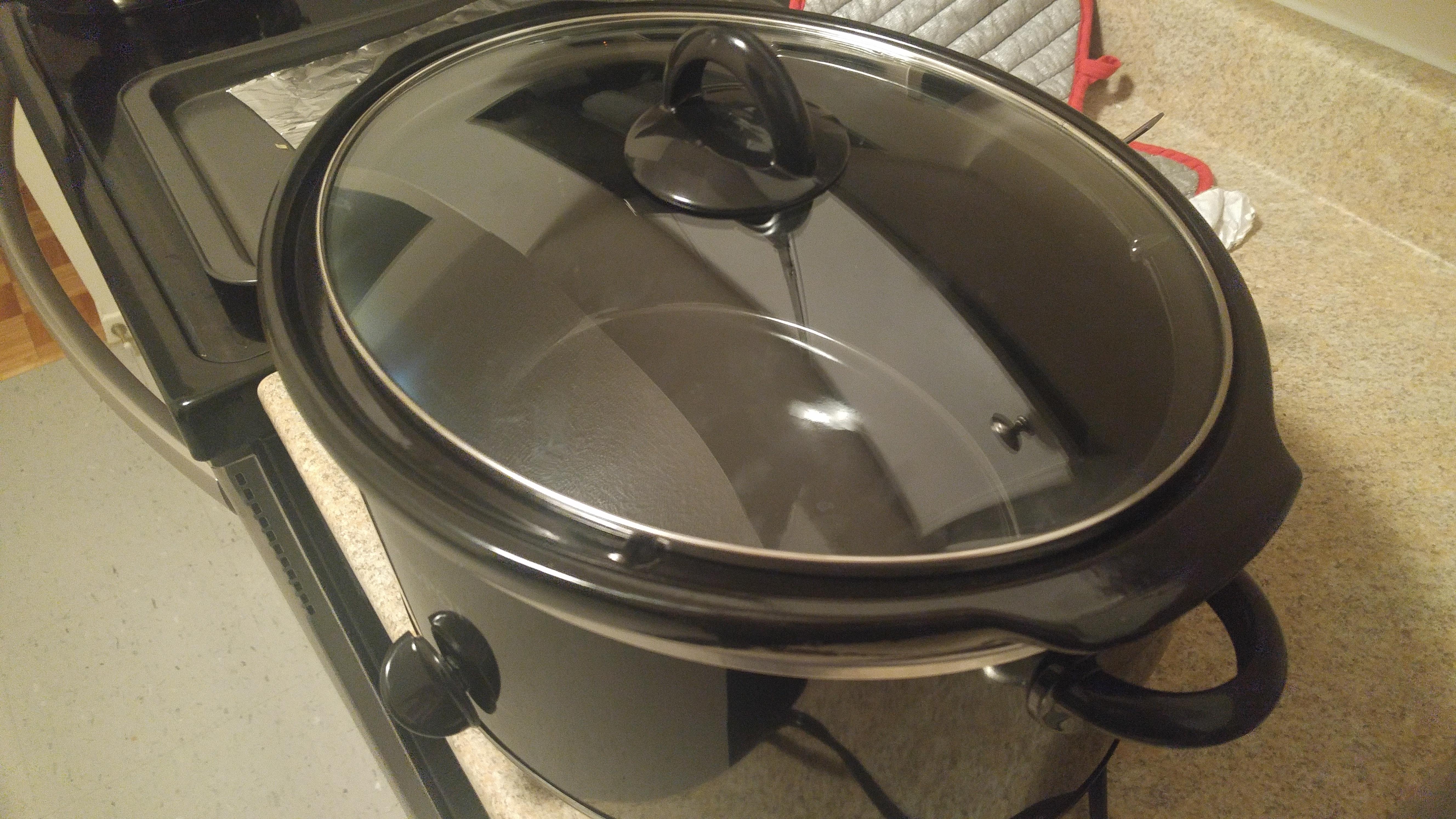 Is it normal for the lid not to sit tight in the pot? r/slowcooking