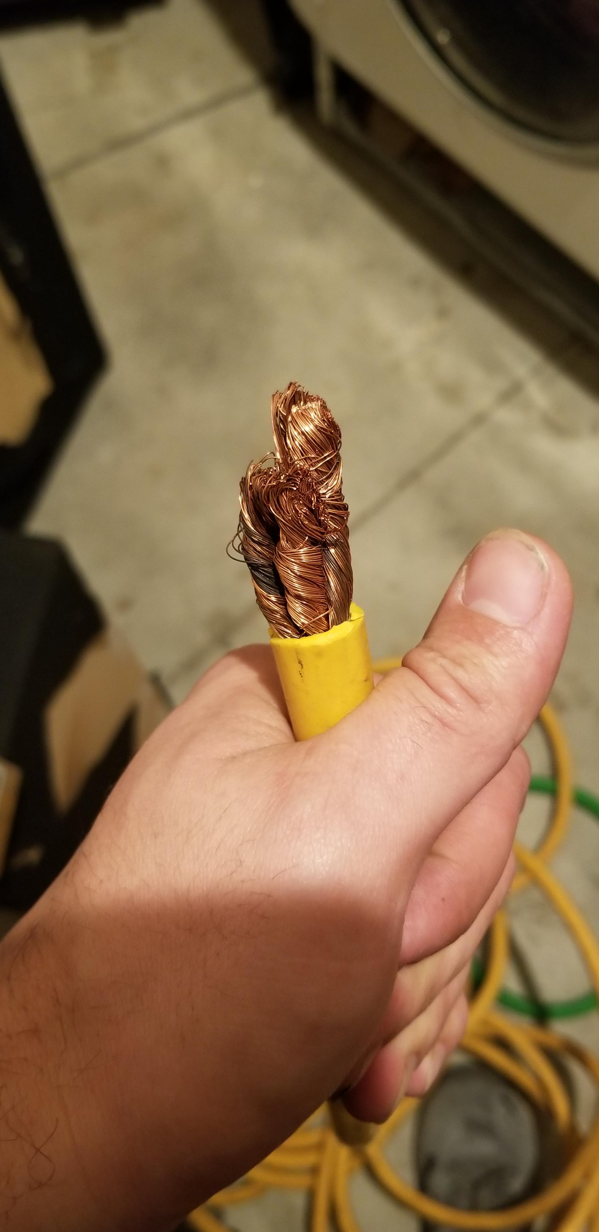 New power wire 2/0 ofc r/CarAV