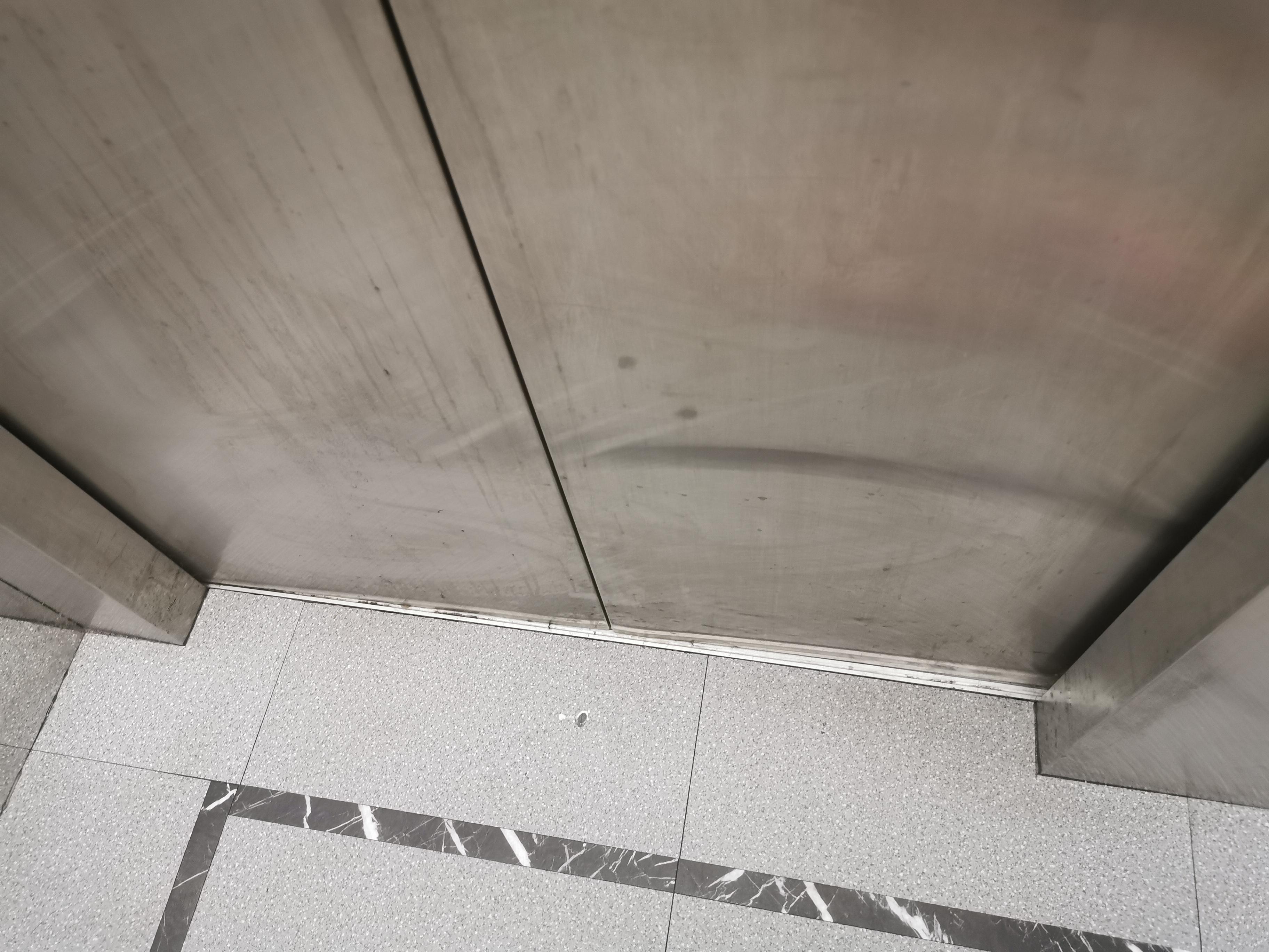 The gap at the bottom of this elevator door r/mildlyinfuriating