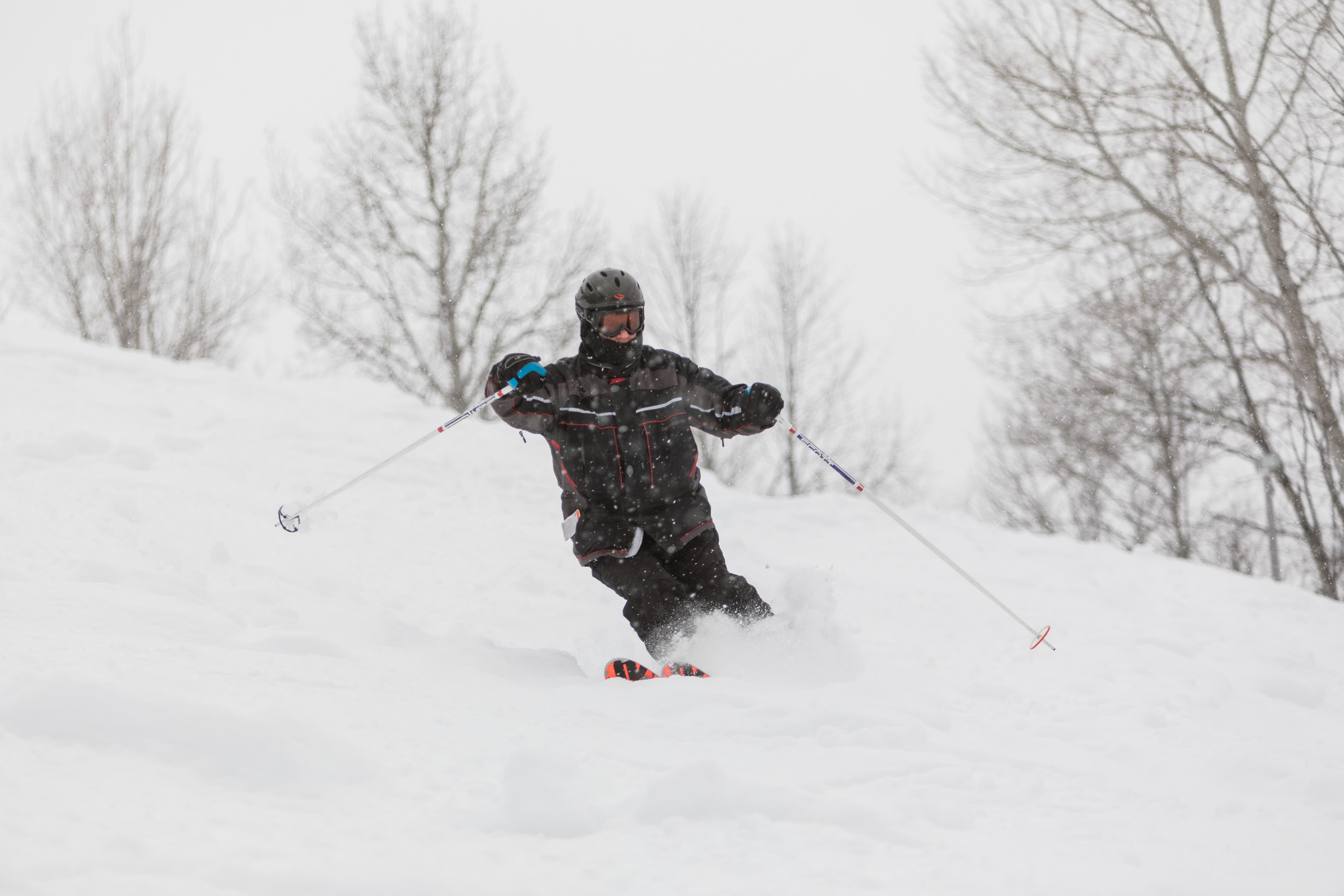 My dad shredding with classic (80's) form in the UP r/skiing