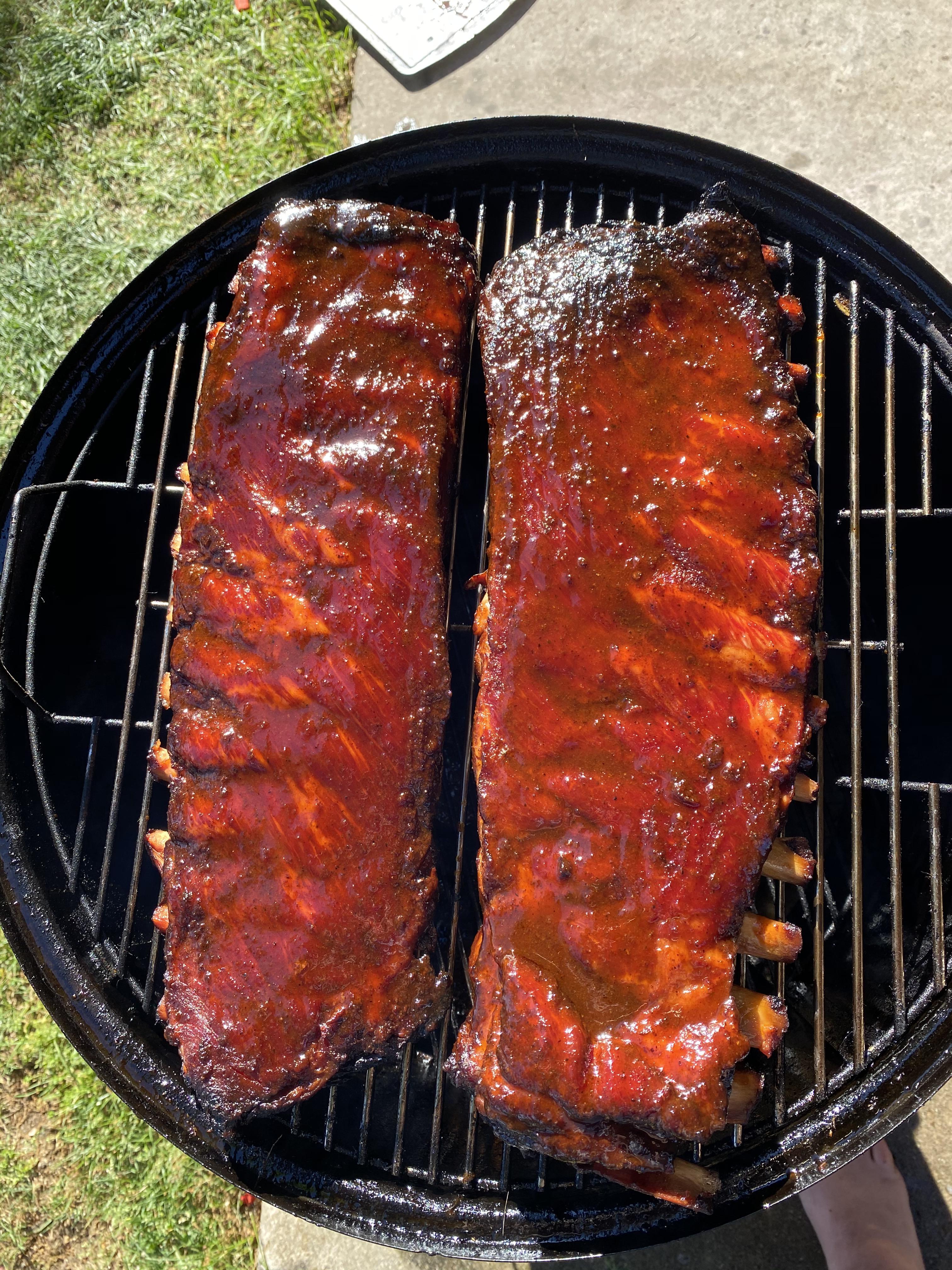 Pecan and Apple Wood Smoke Spare Ribs on my WSM. r/smoking