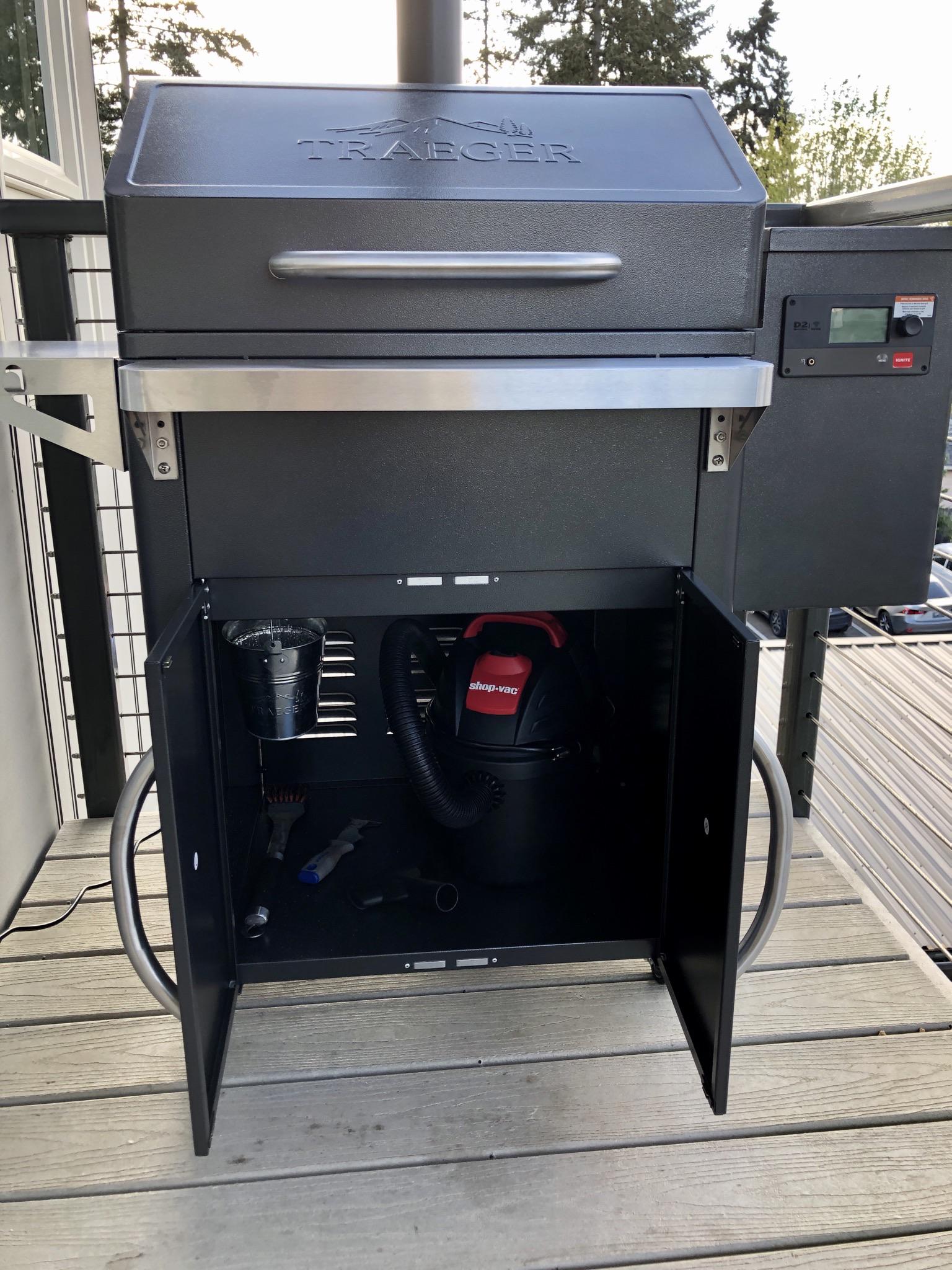 Does anyone know if the bottom of the Silverton models heat up? If not