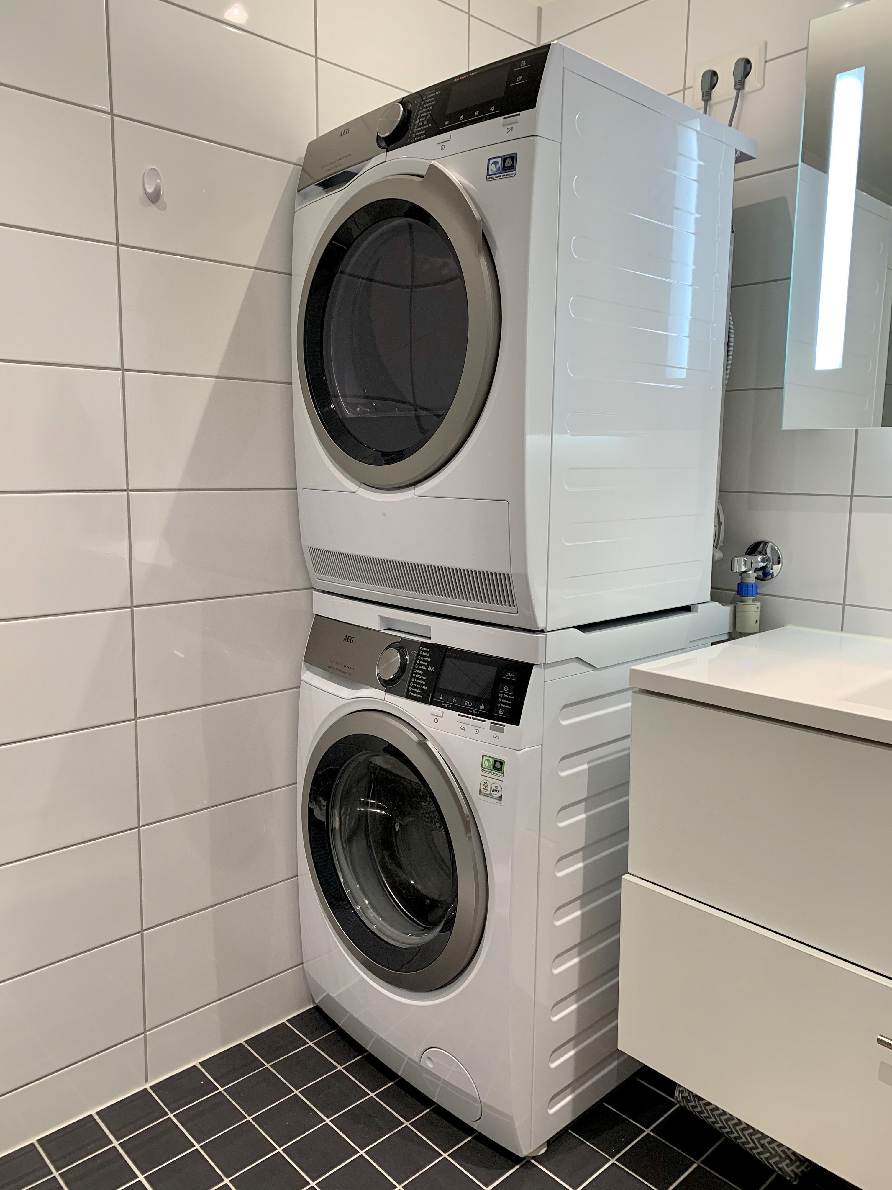 New appartment, new washer/dryer with stacking shelf! It's the first