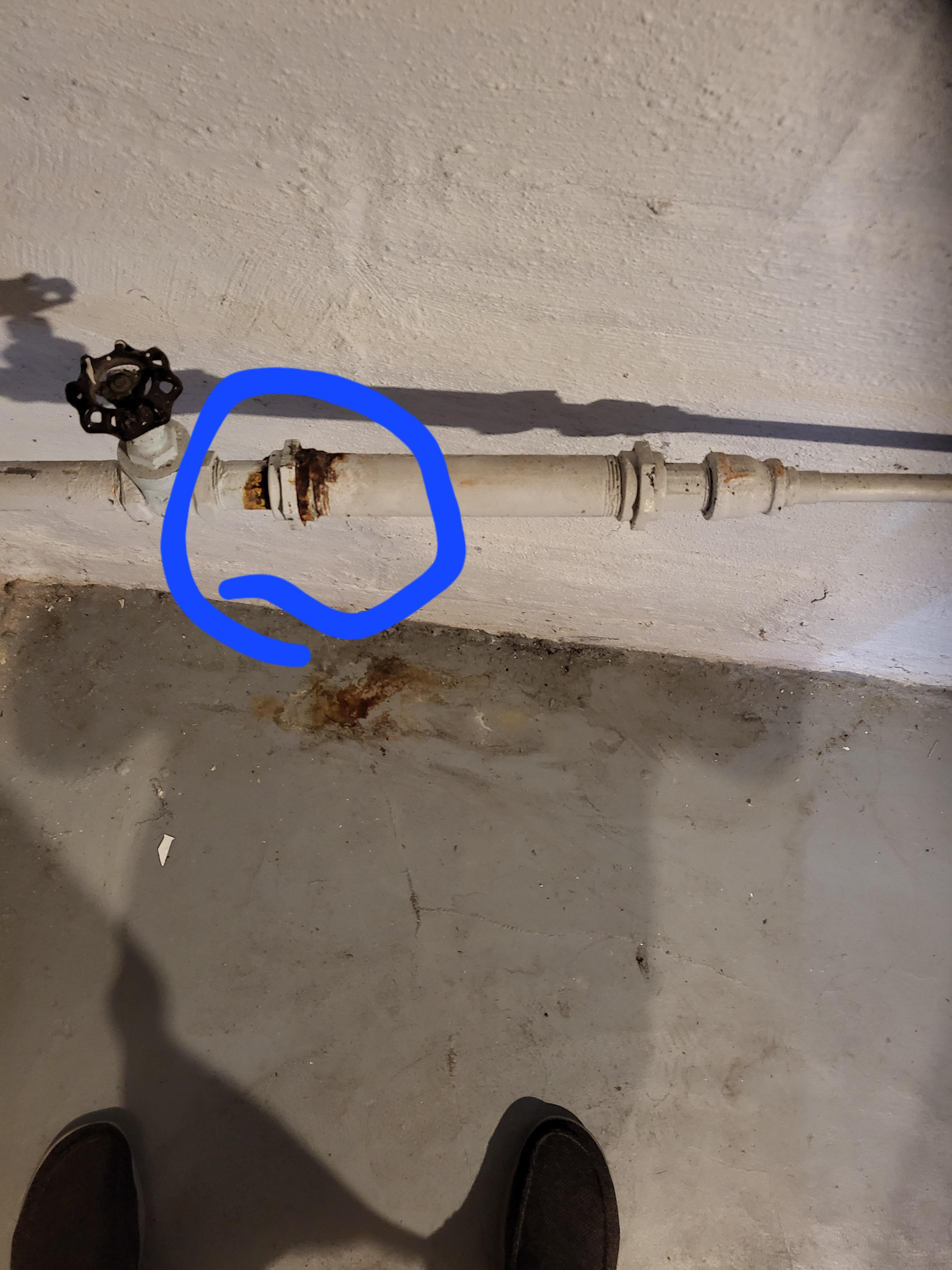 This fitting started leaking. How can I repair? Thanks! r/Plumbing