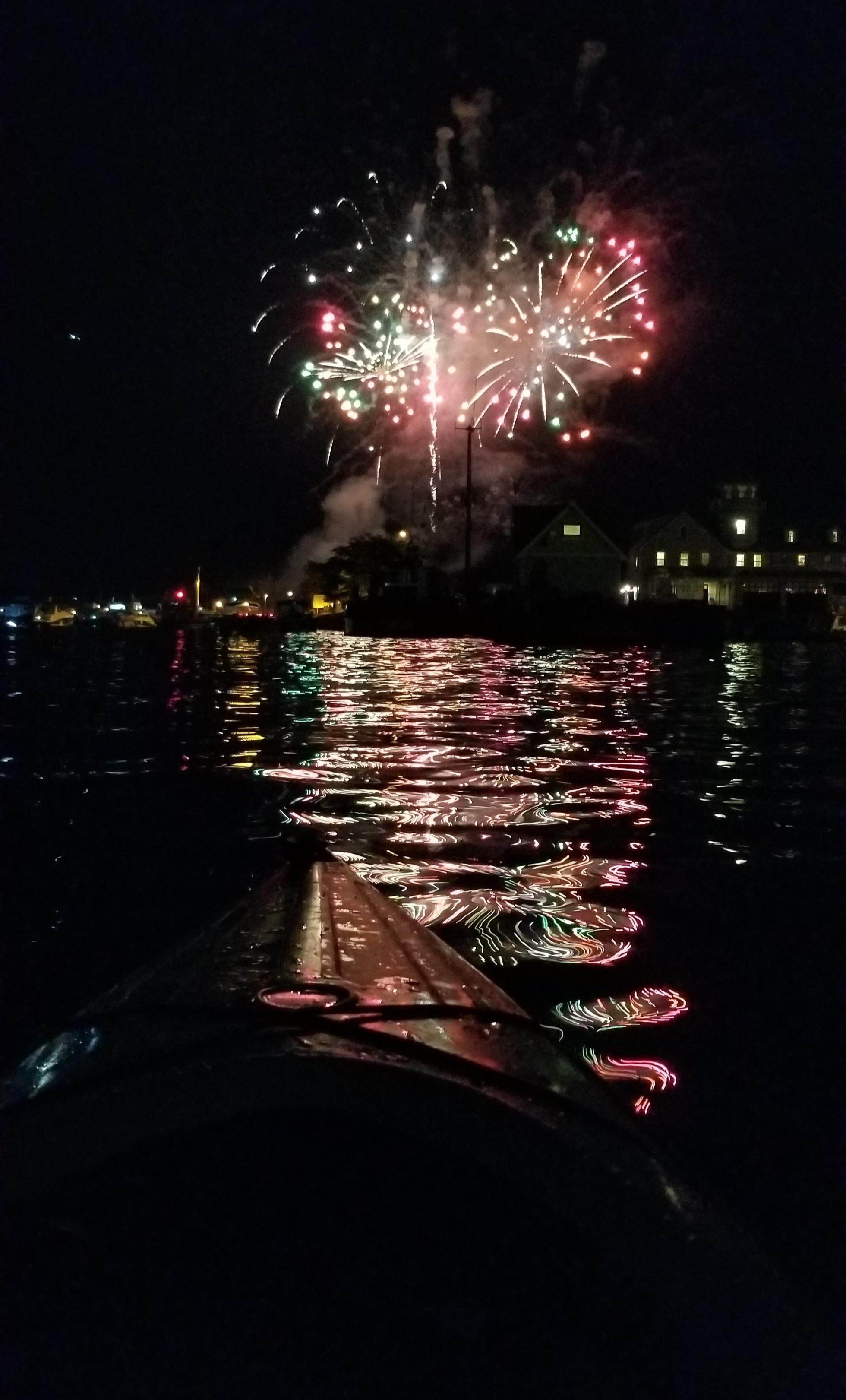 Fireworks in Chicago by kayak r/pics