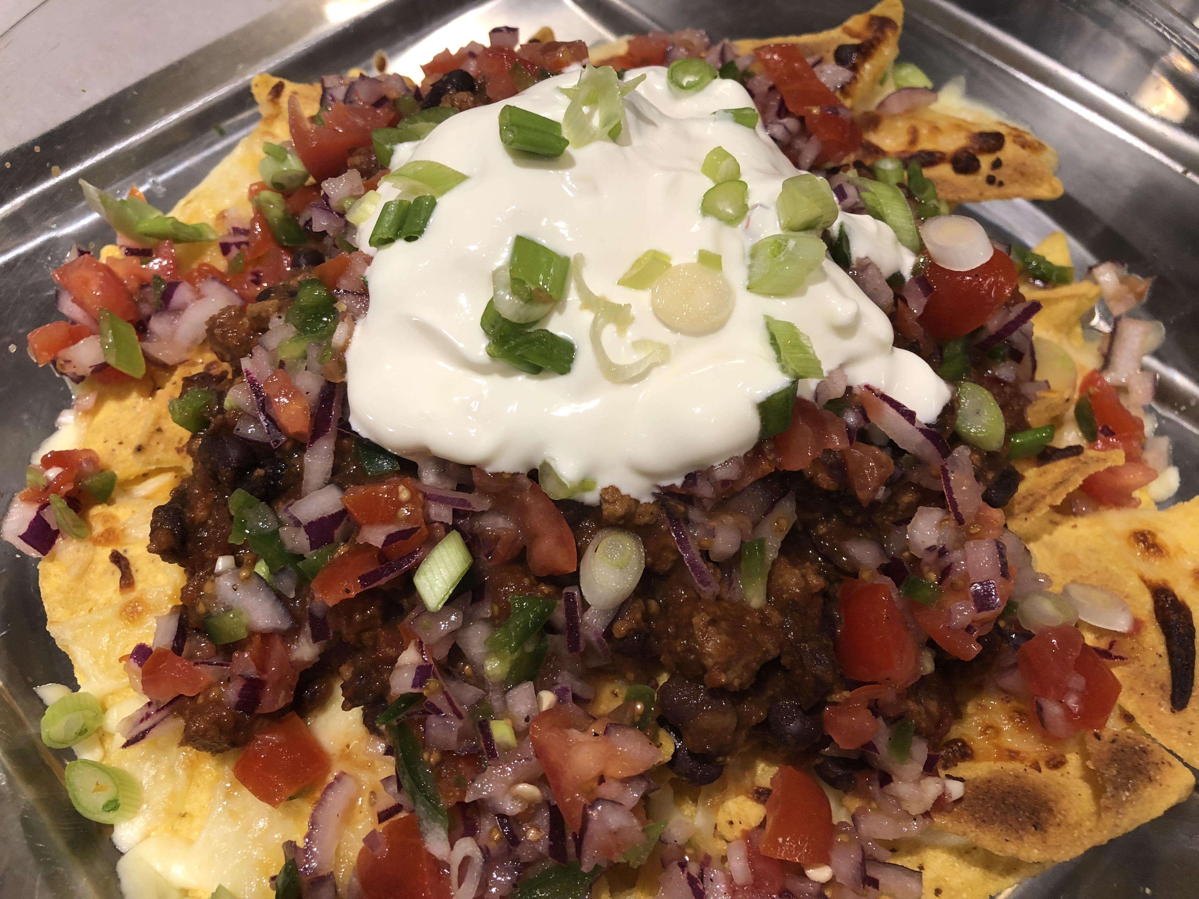 Nachos with vegan black bean & chipotle chilli r/vegetarian