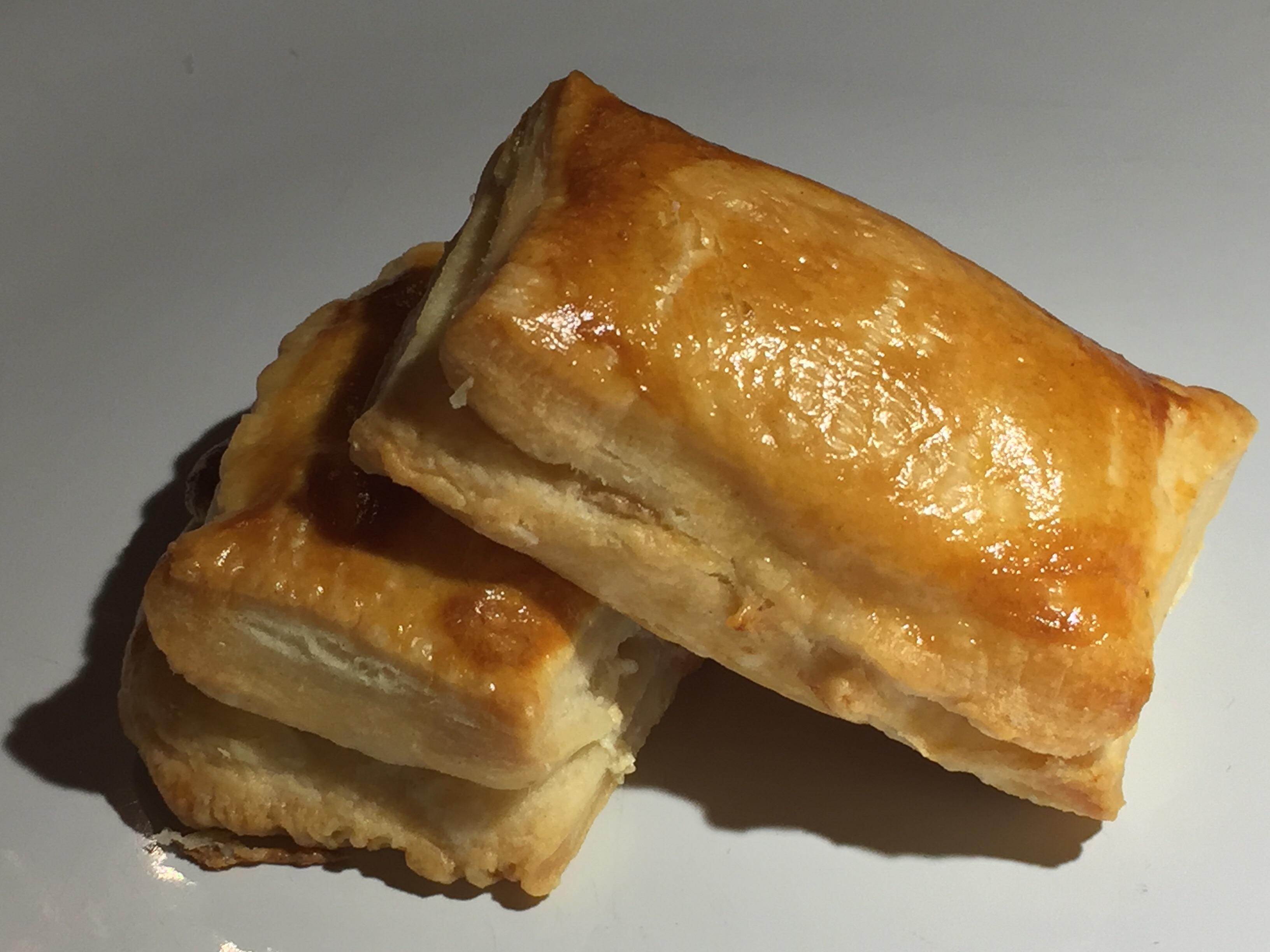 [homemade] My Puff Pastry with Cream Cheese Filling r/dessert
