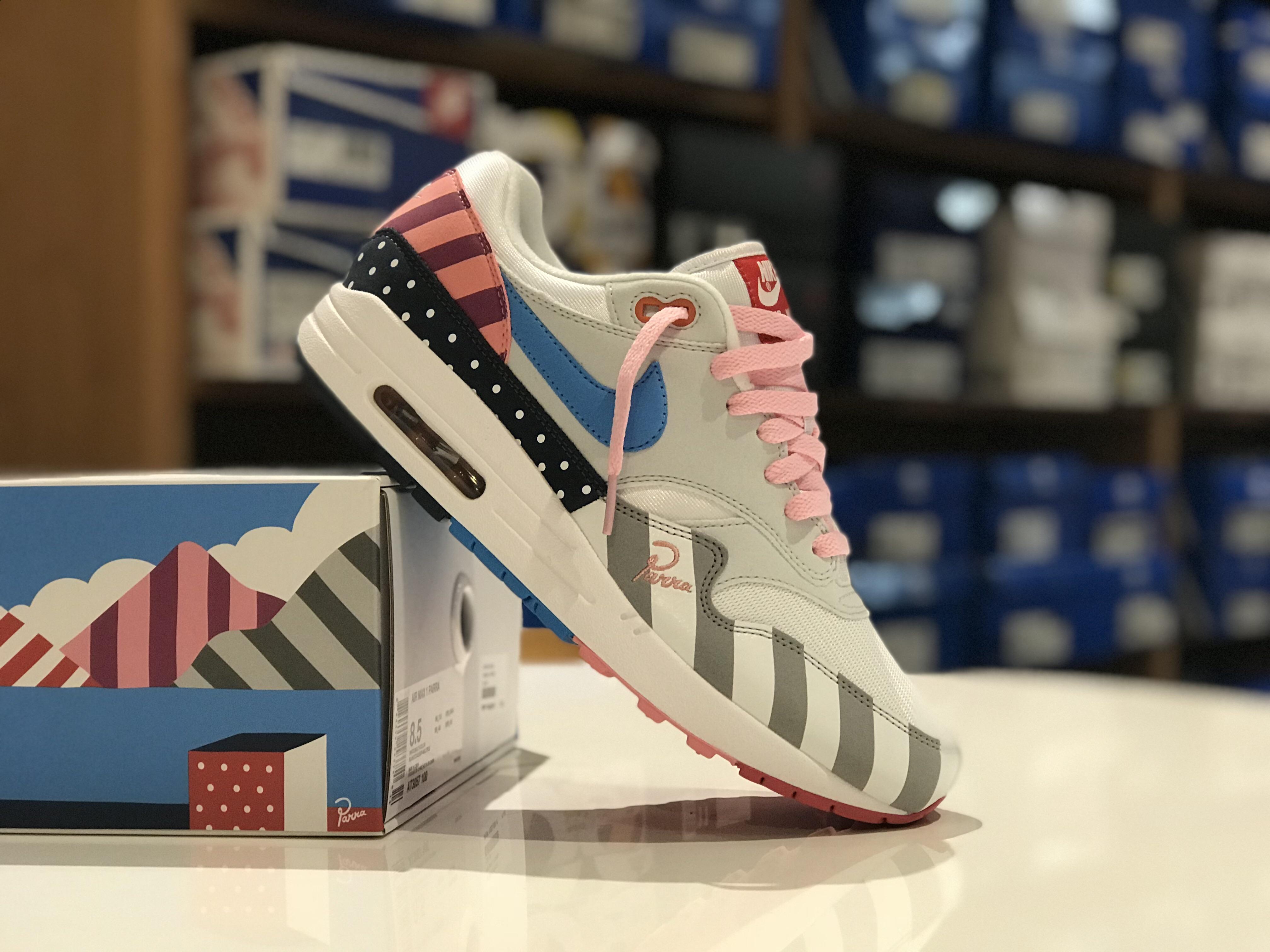 Pink laces? r/Sneakers