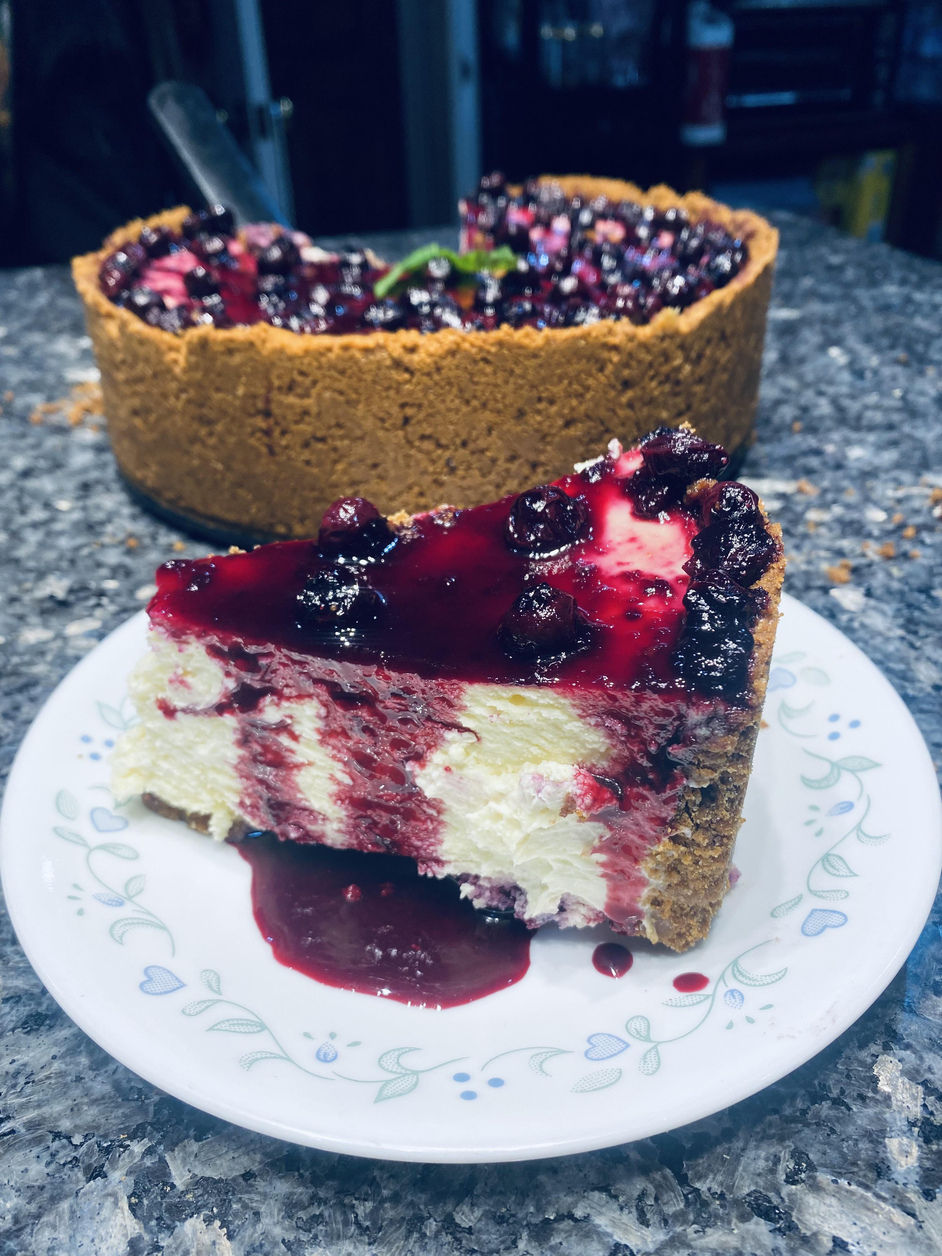Homemade Blueberry Cheesecake w/ a Lotus Biscoff Cookie Crust r/FoodPorn