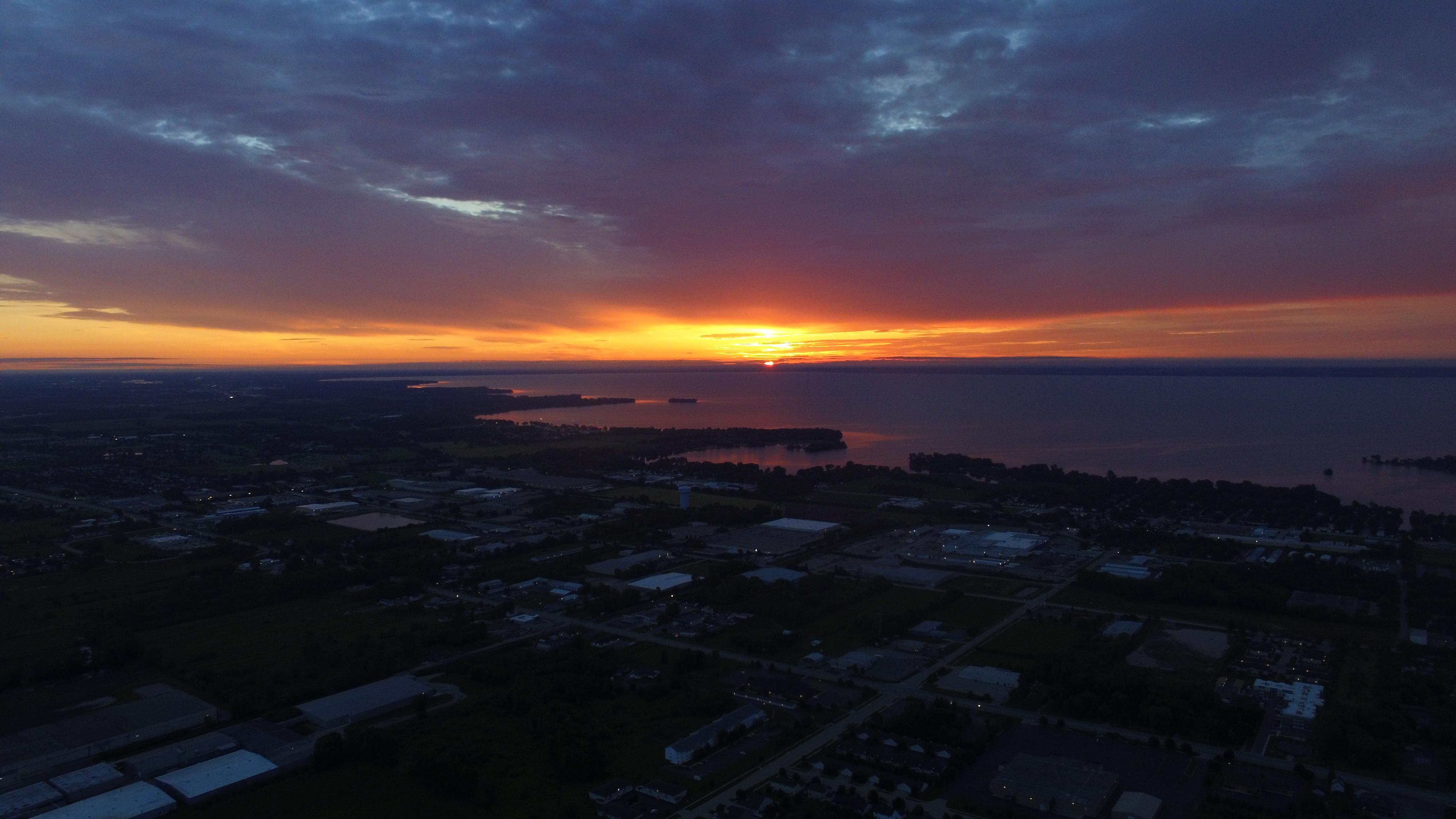 Wisconsin Sunrise (2704 x 1520) r/ImagesOfWisconsin