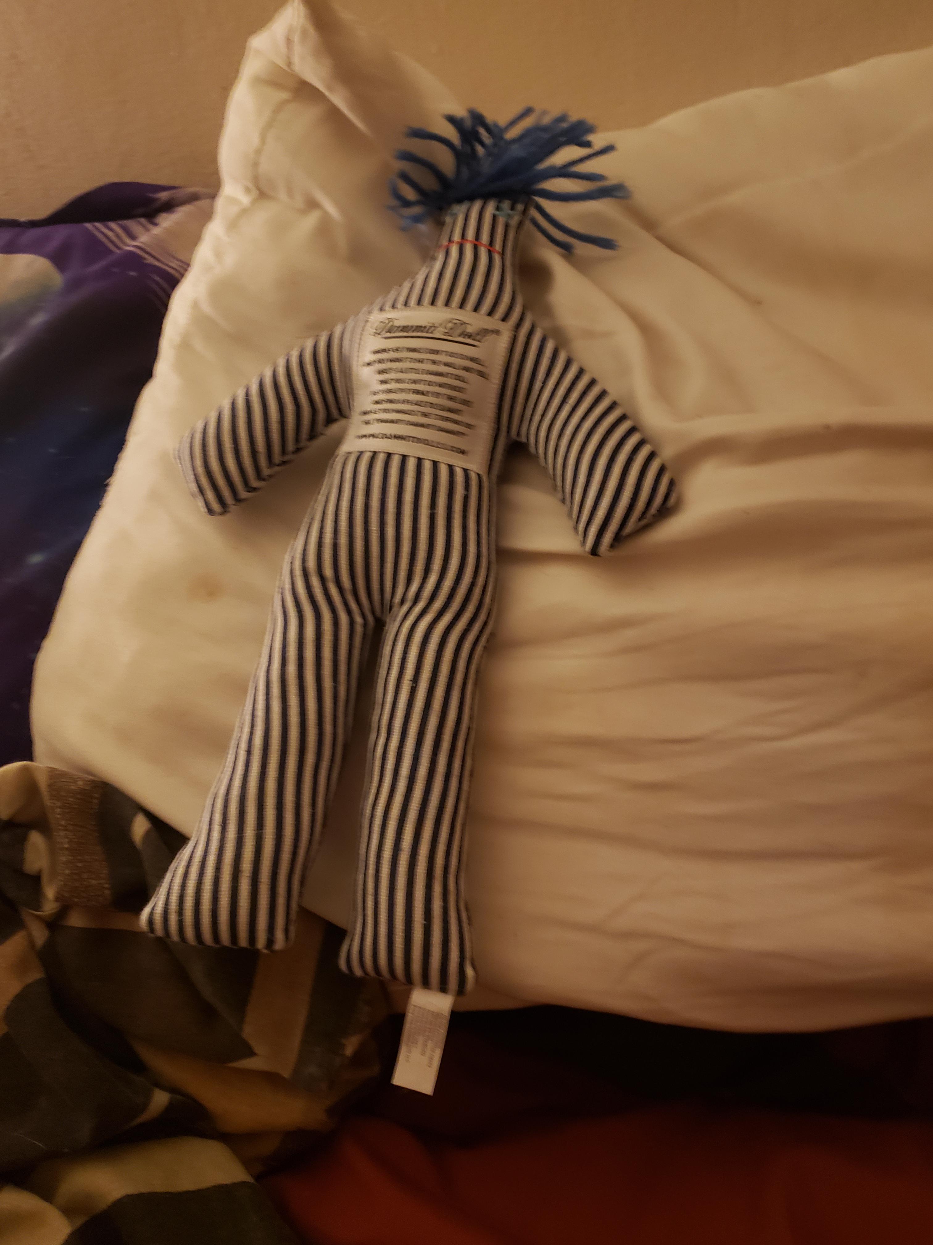Found this creepy doll on my bed last night r/creepy