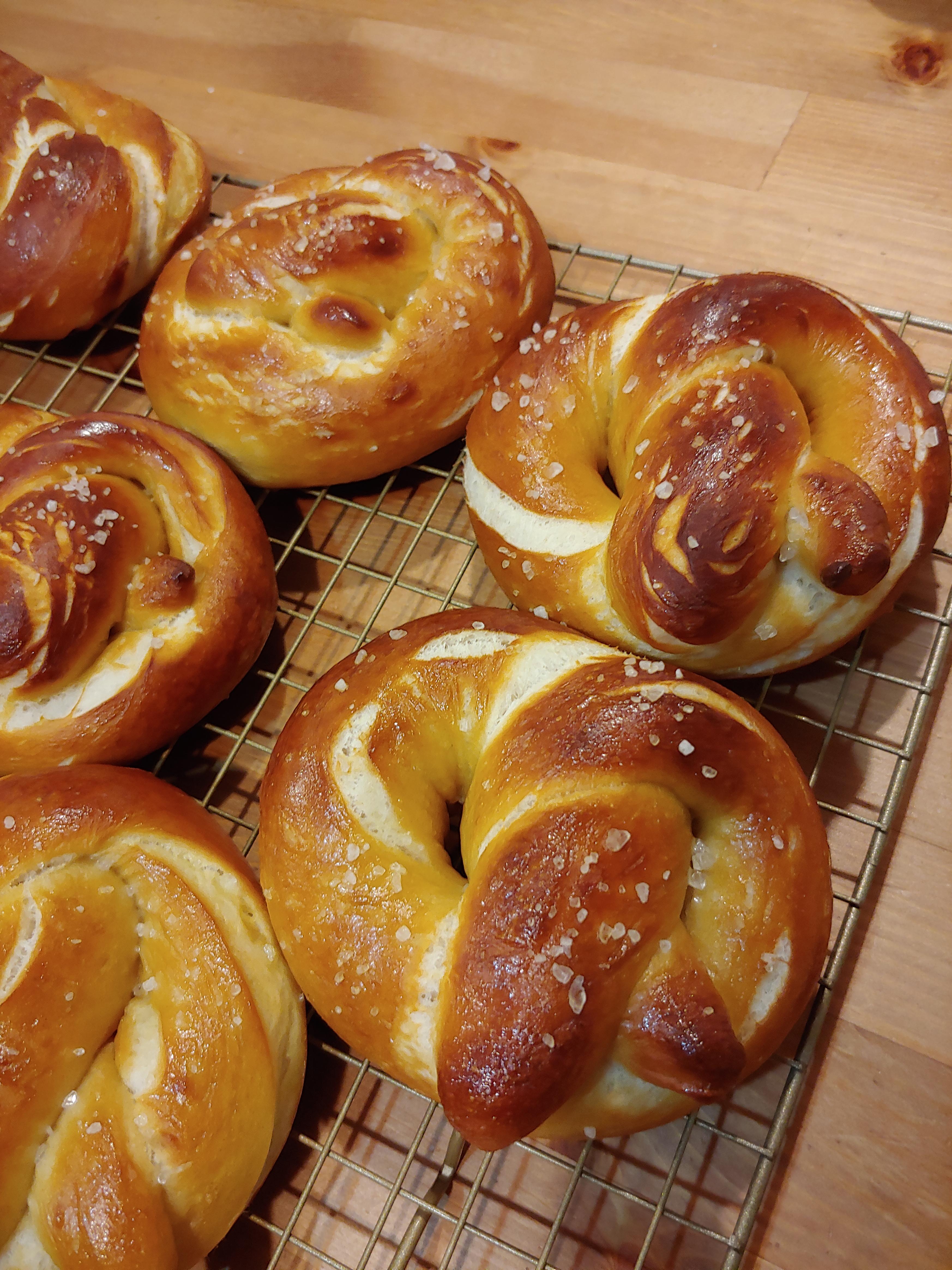 Soft Pretzels Alton Brown recipe r/Bread
