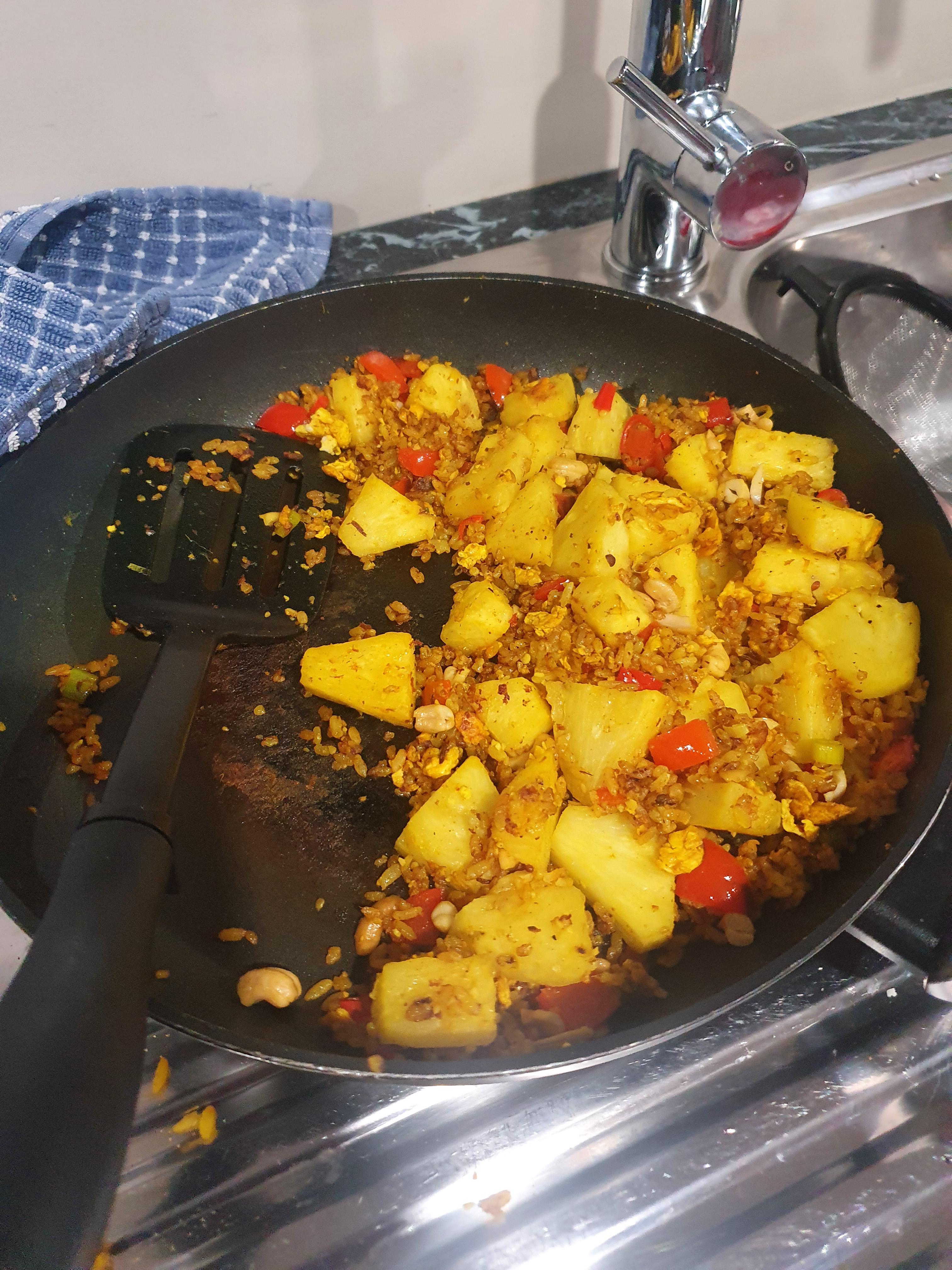 [HOMEMADE] Pineapple Curry Fried Rice (Binging with Babish Recipe) r/food