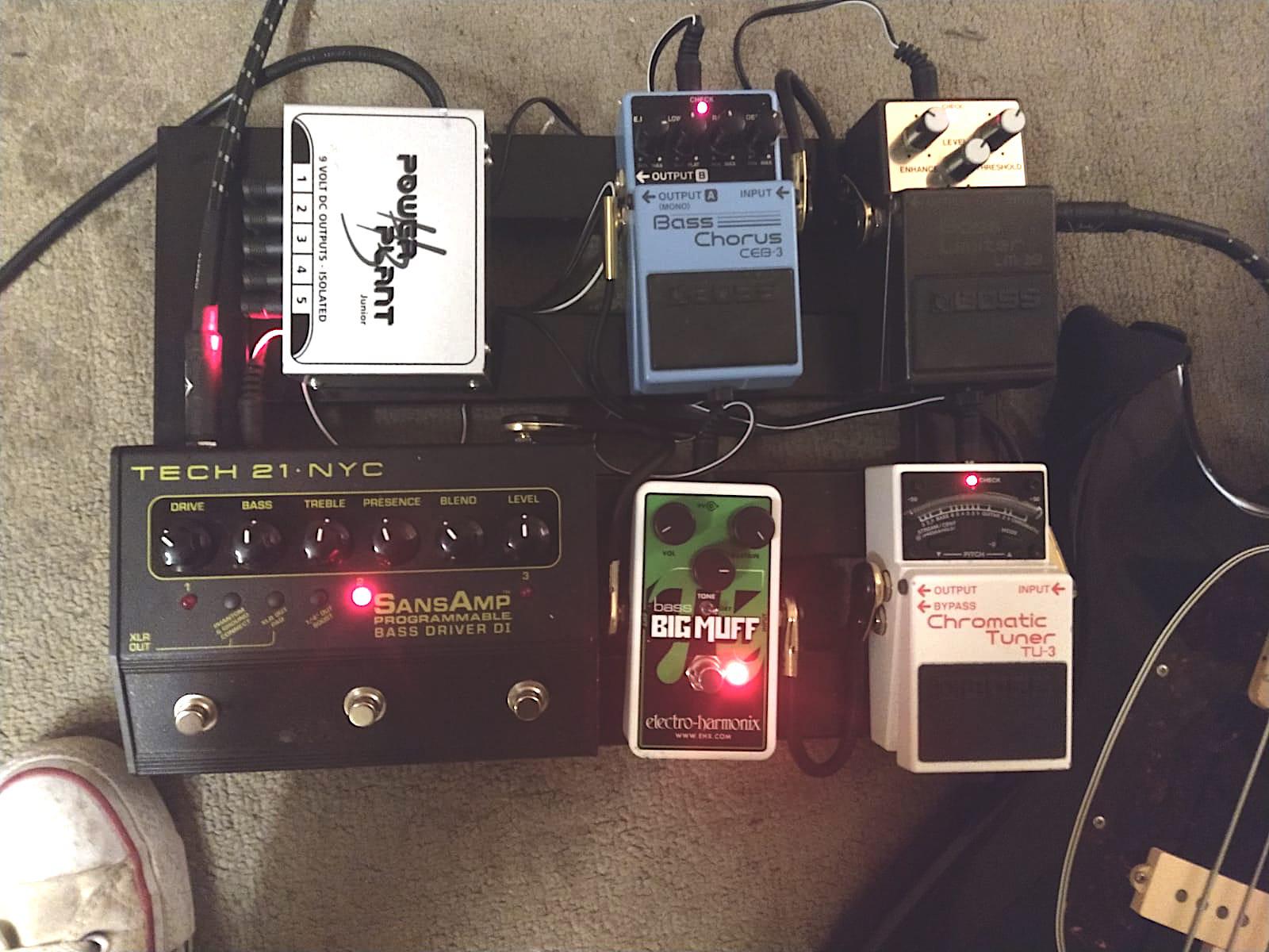 Compact Indierock/Shoegaze pedalboard r/basspedals