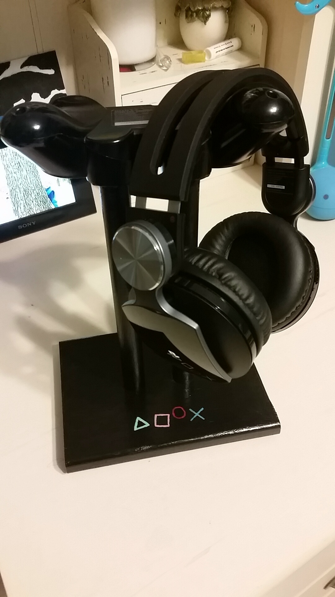 I turned my broken PS3 controller into a headphone stand r/playstation