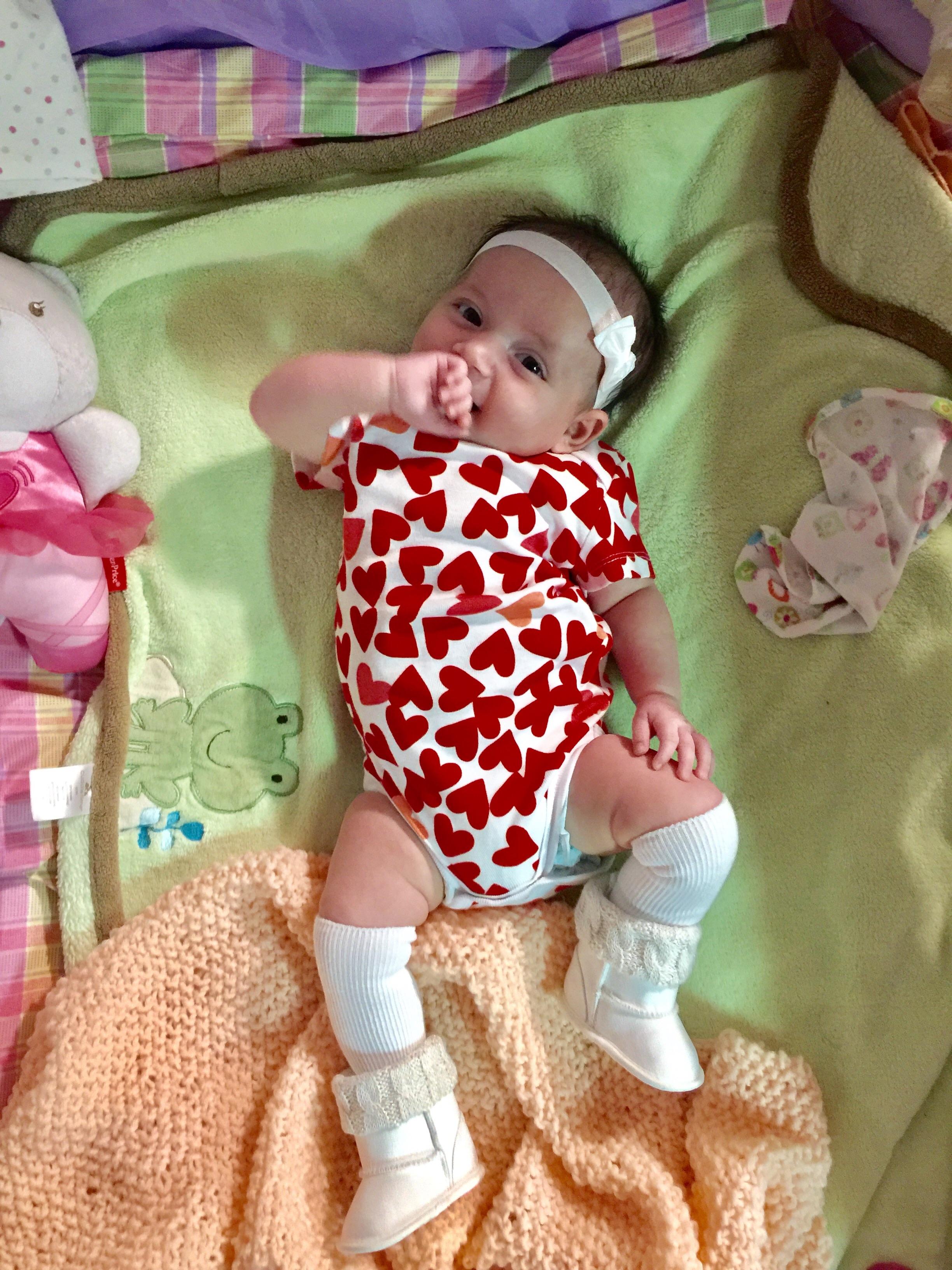 Our two month old is all smiles 😊 r/babies