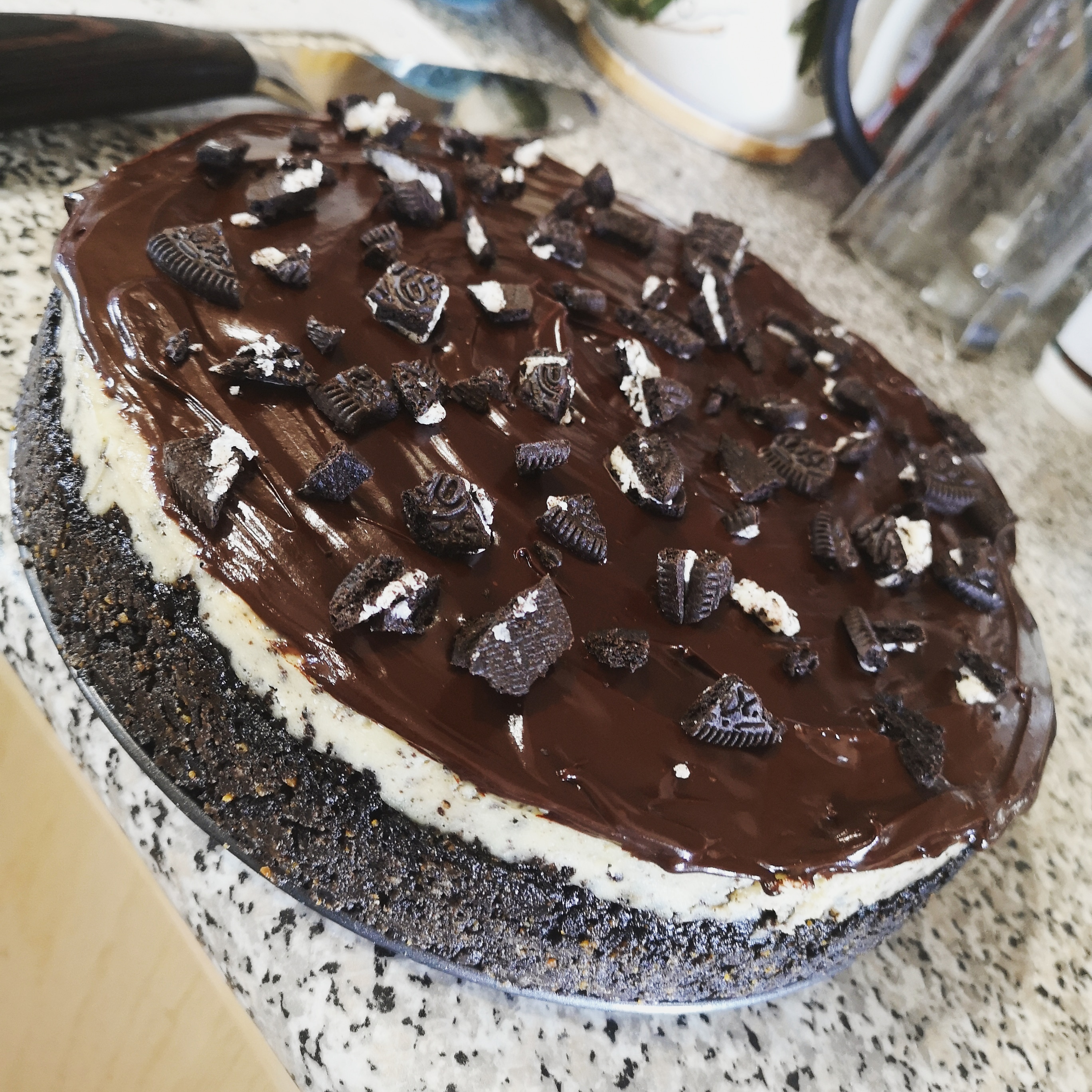 [Homemade] Oreo cheesecake with dark chocolate ganache r/food