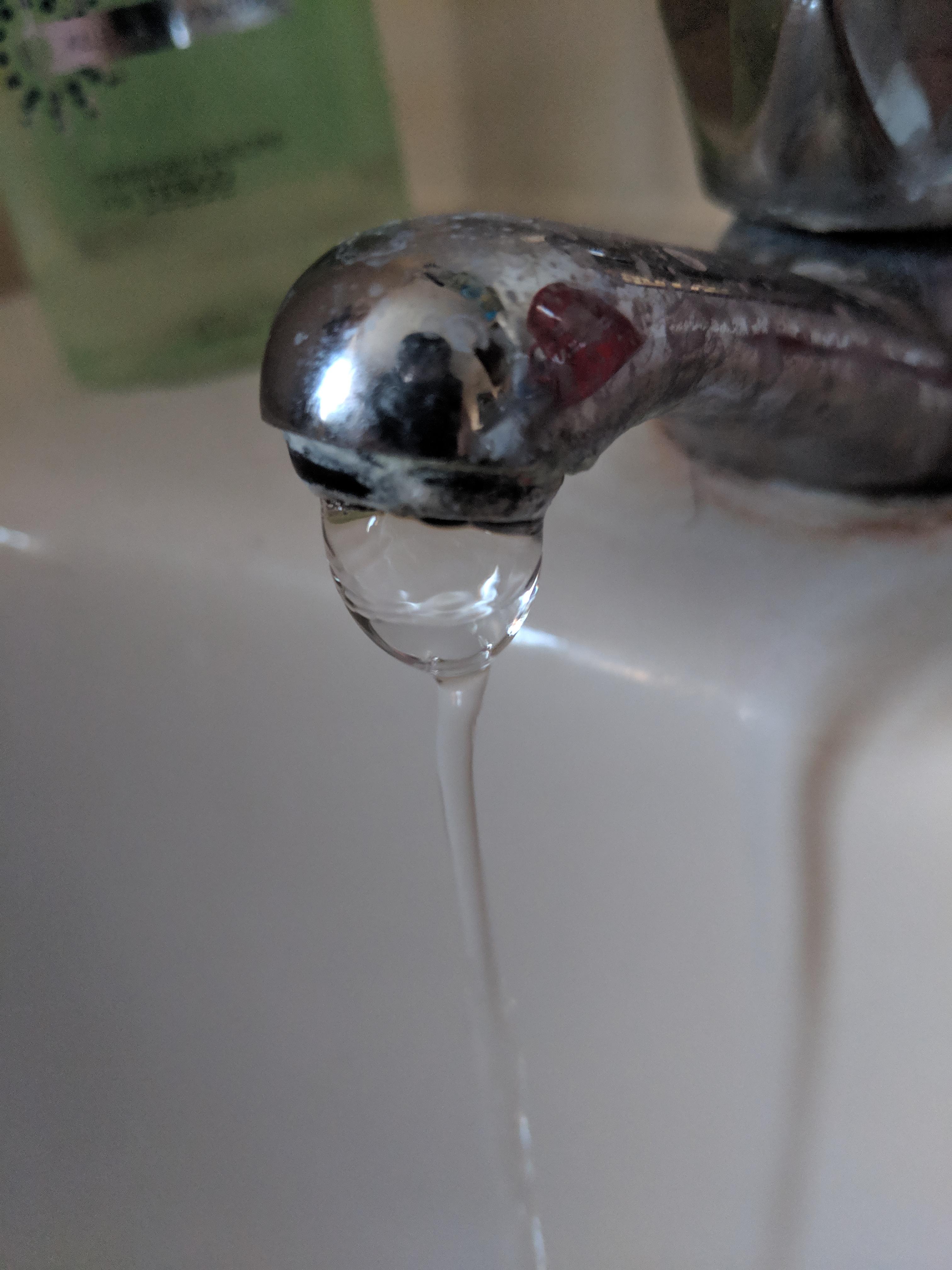 My tap made a perfect bubble of water. r/mildlyinteresting