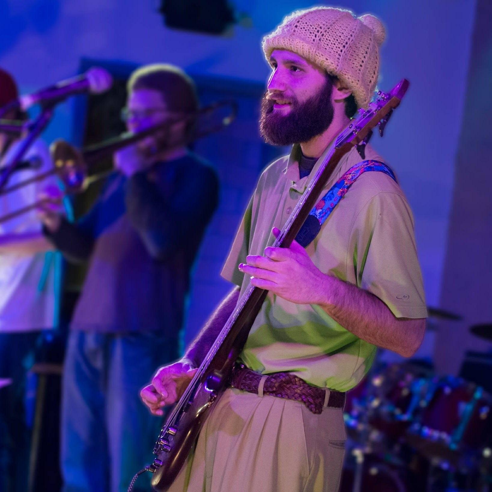 Beard playing Bass r/beards