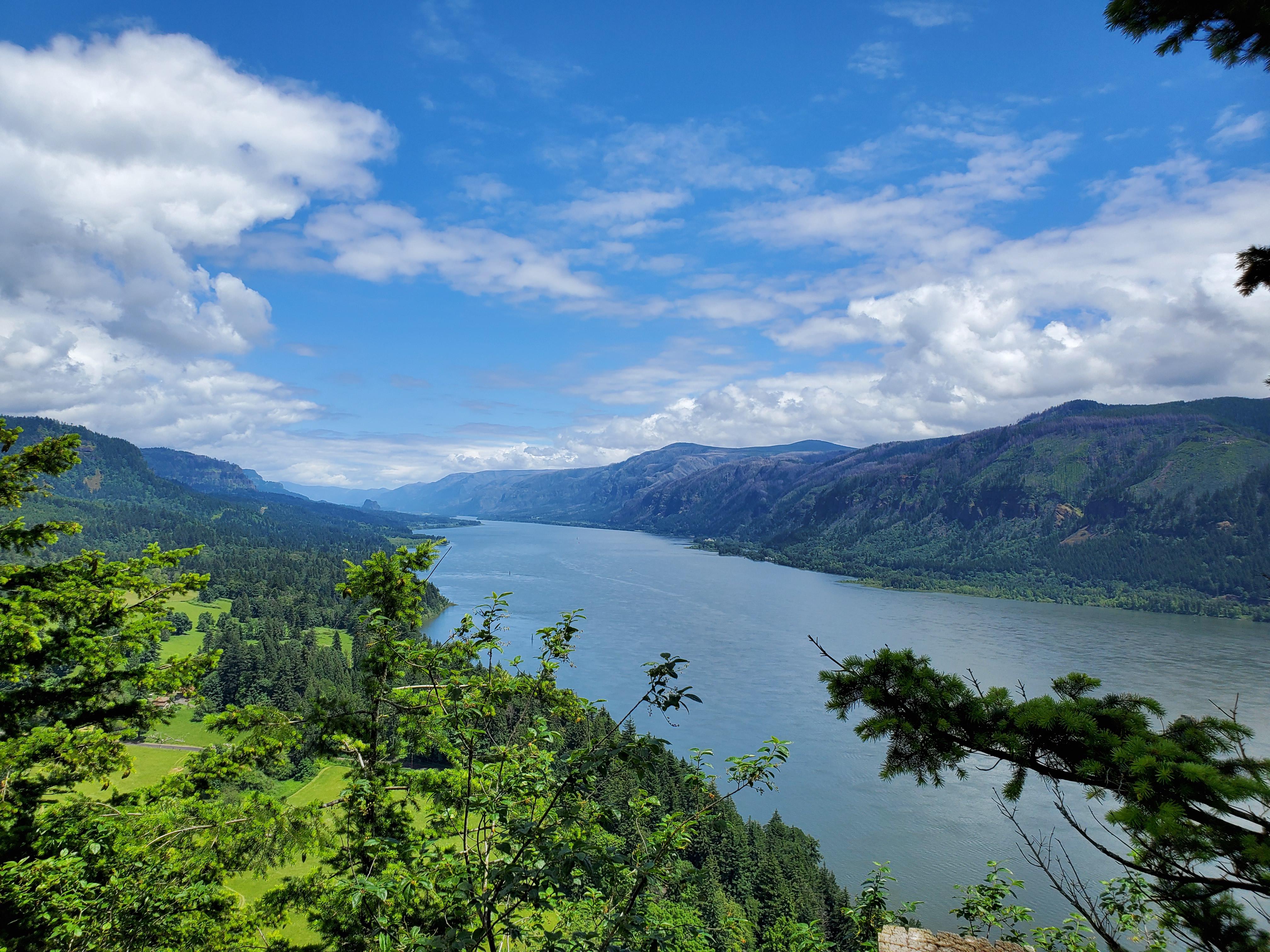 Columbia River Washington/Oregon [OC] 3747x3024 r/EarthPorn