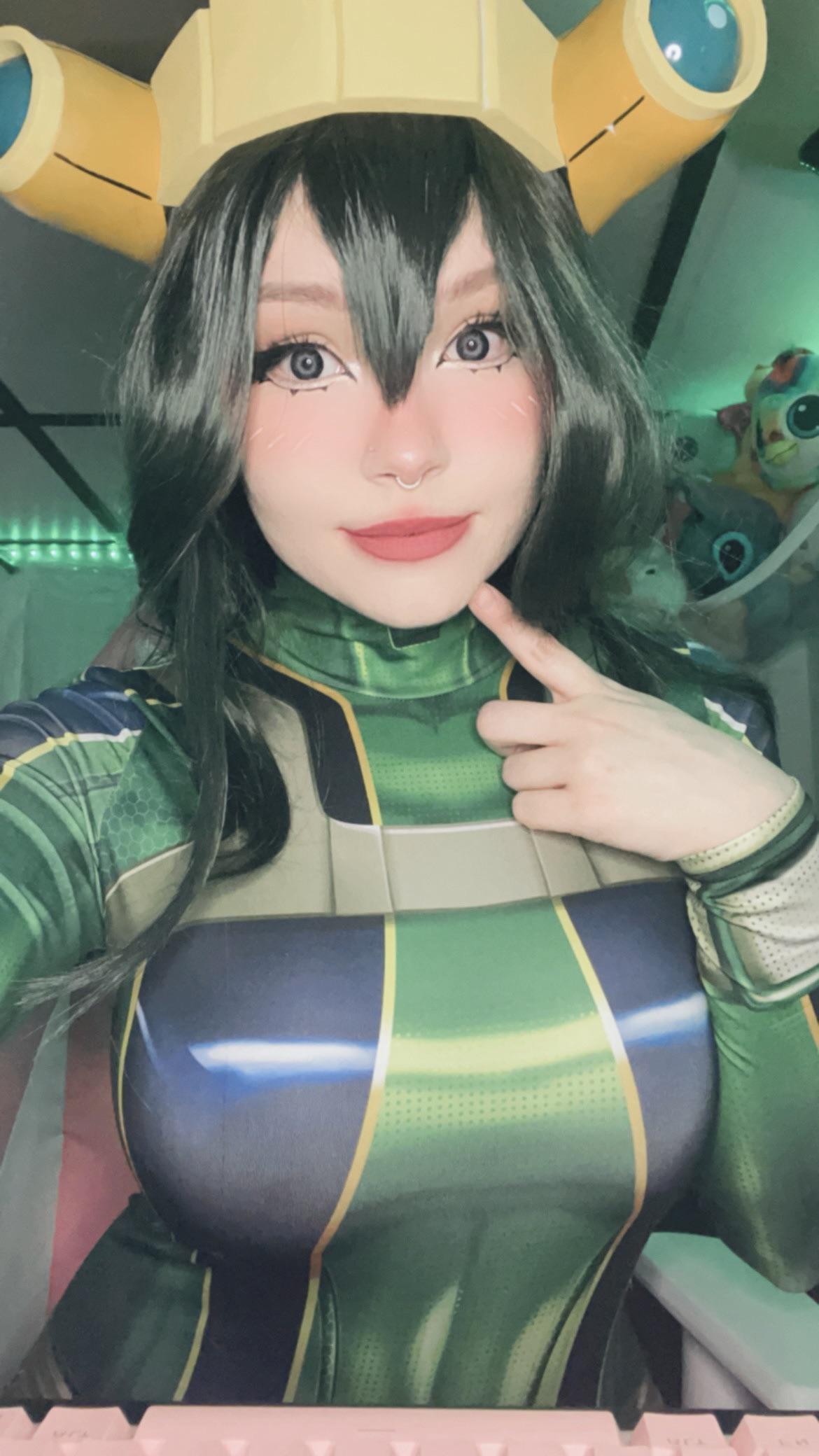 Tsuyu Asui by Nivnixxi : cosplaygirls
