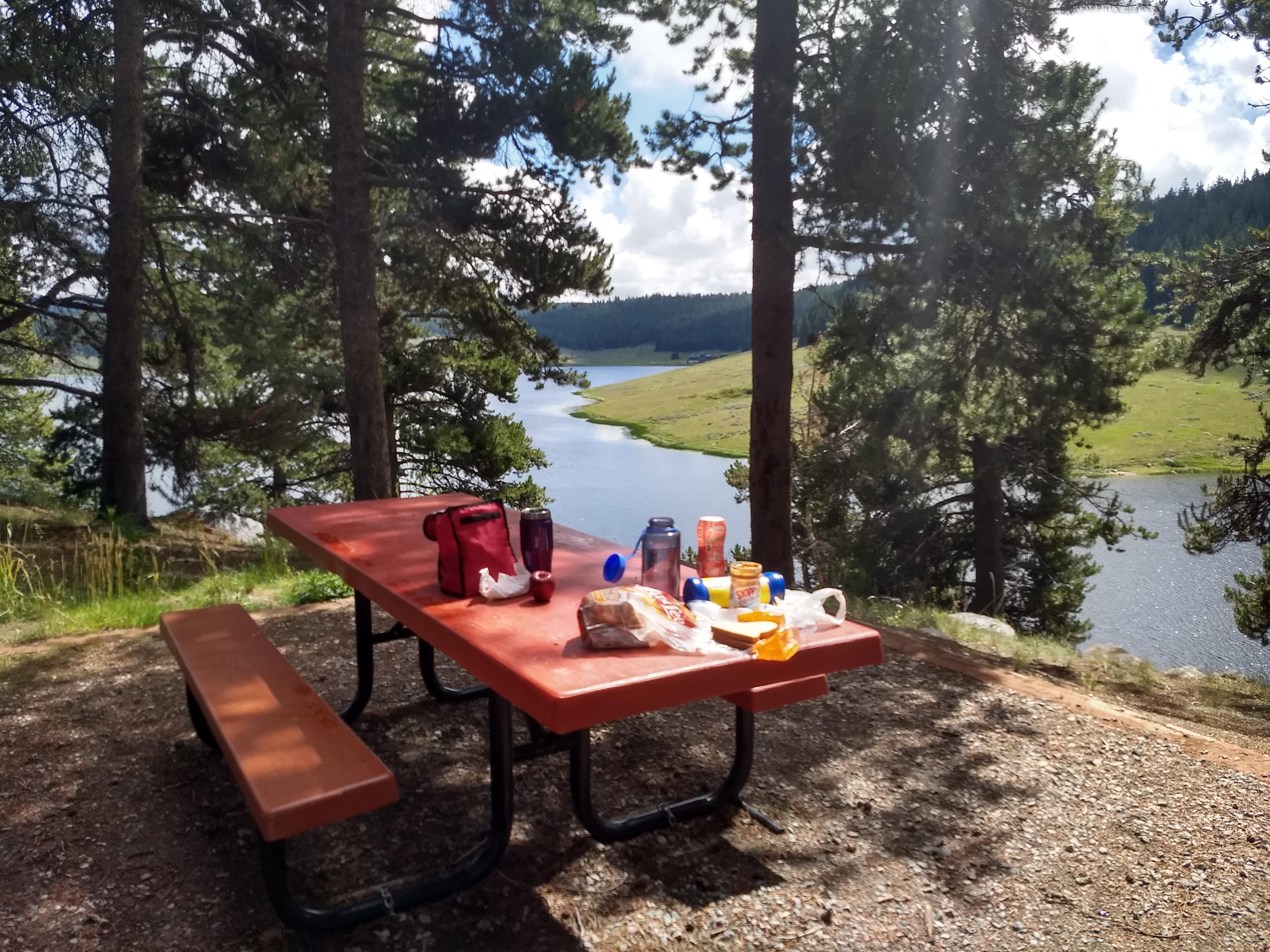 Lunch stop at Meadowlark Lake while traveling thru the Big Horn