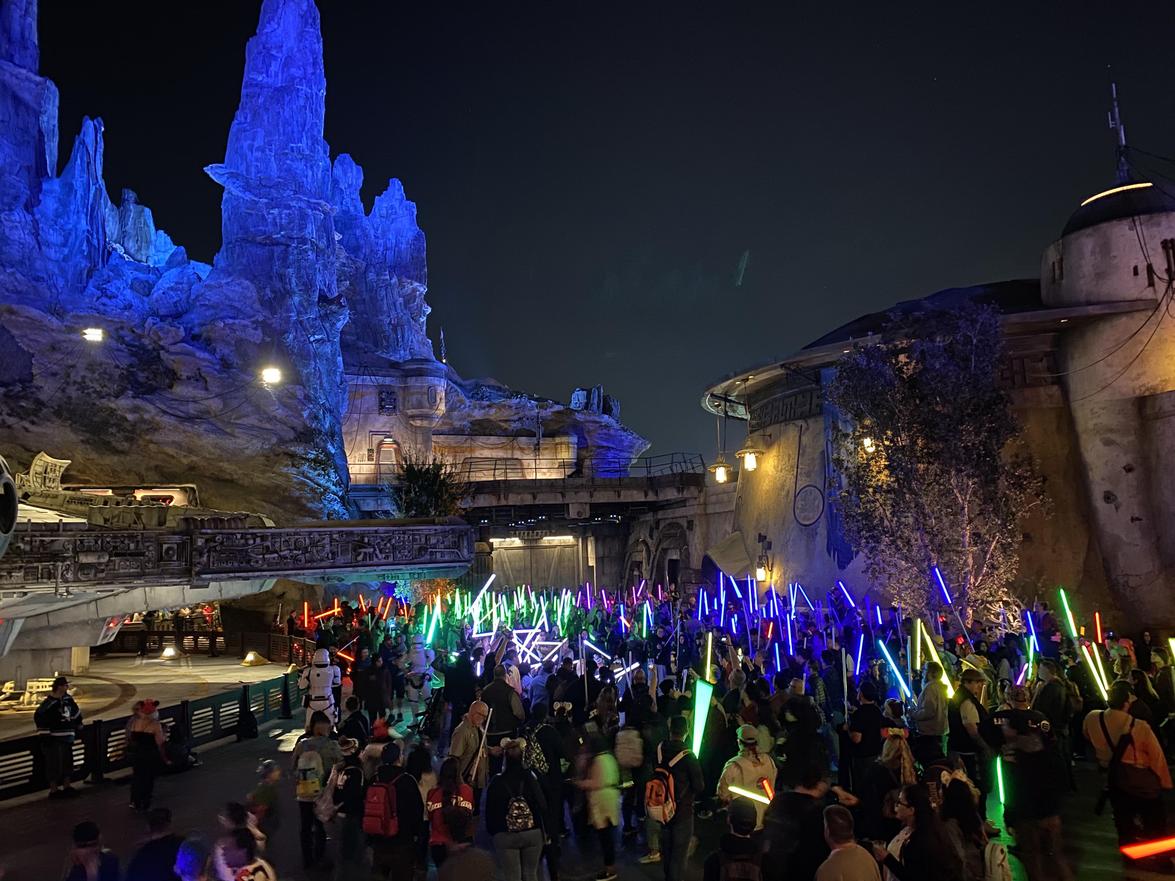 Lightsaber Meetup r/Disneyland