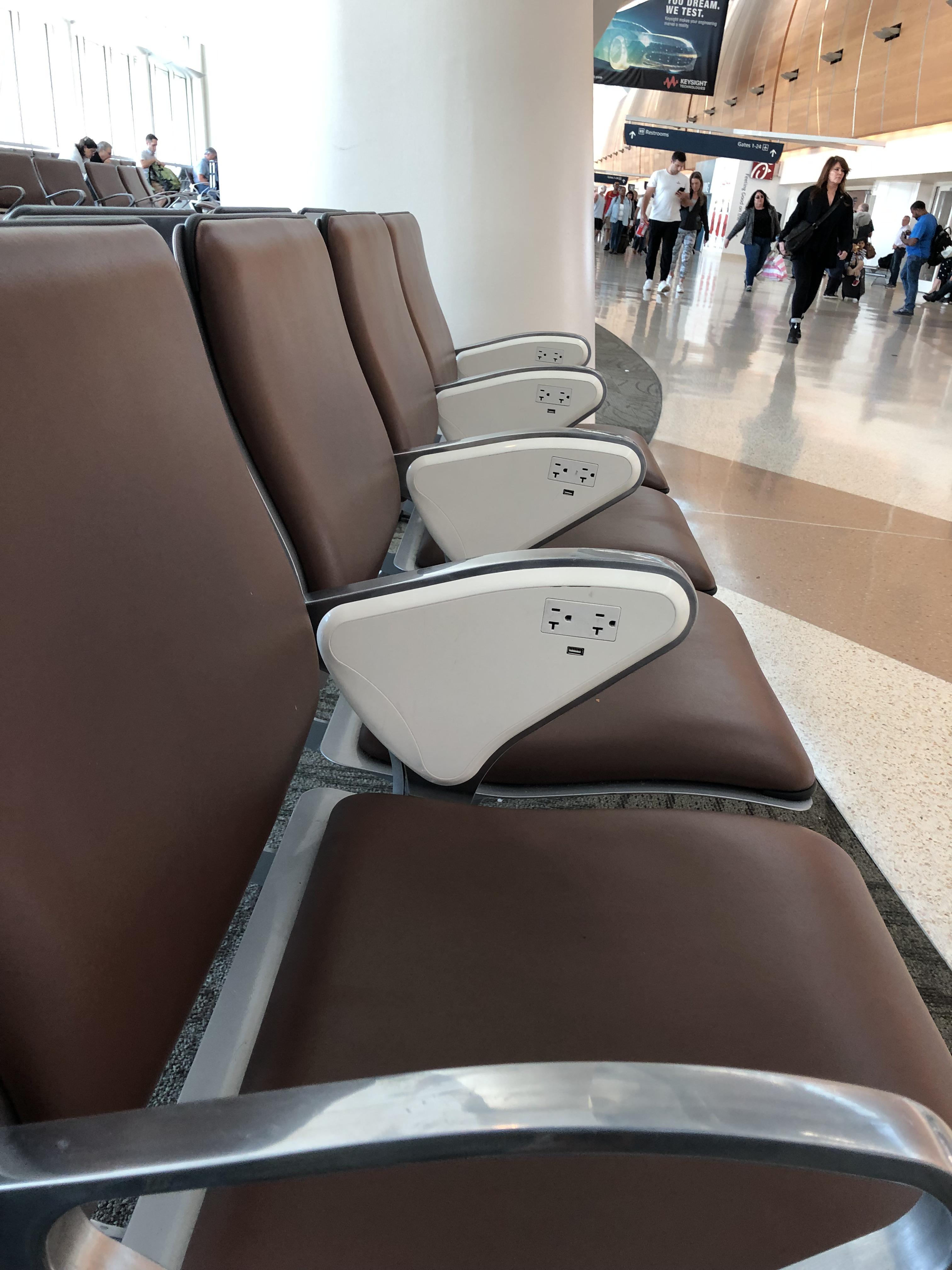 Seats at the airport r/mildlyinteresting