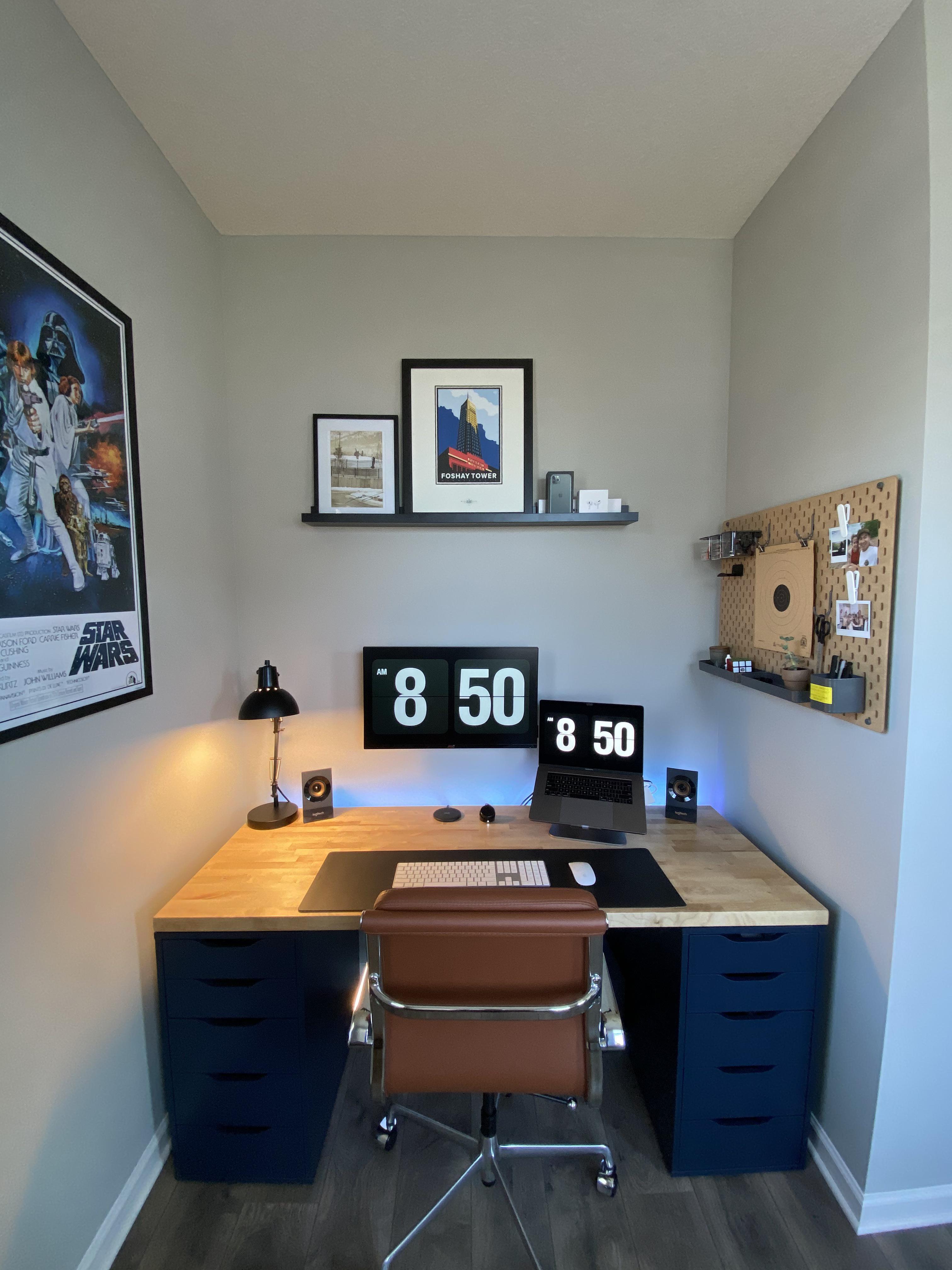 One year into WFH, finally added some wall decor! r/desksetup