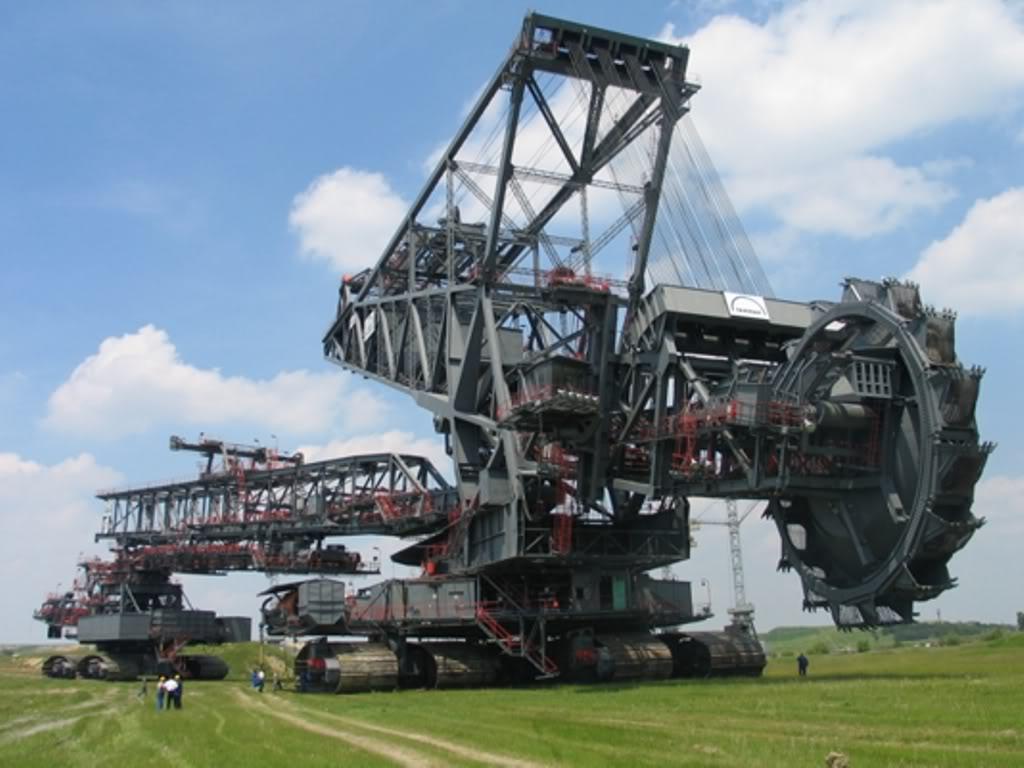 The Giant Bucket Wheel Excavator r/megalophobia